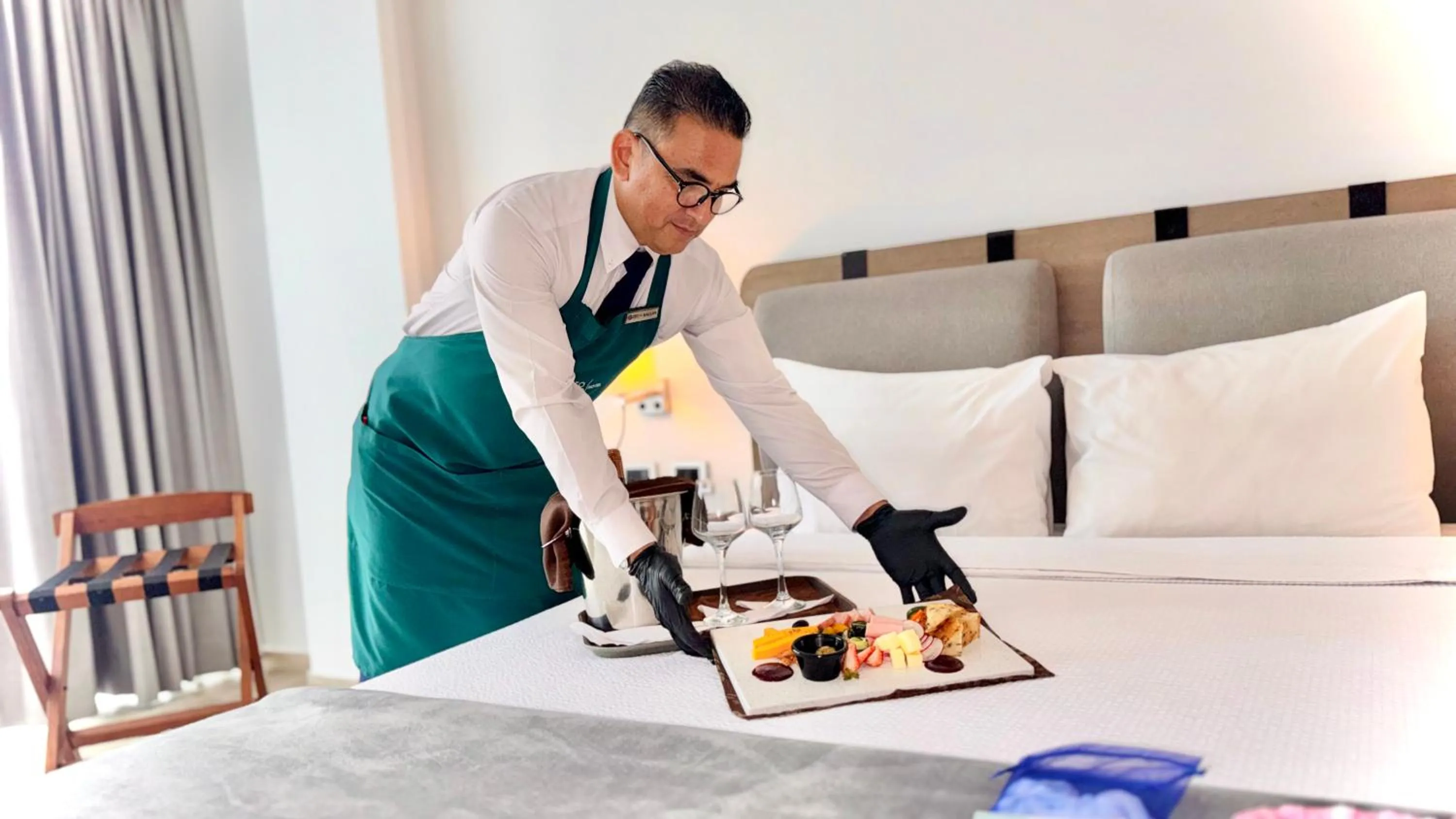 Dinner, Bed in Hotel Puerto Pacifico Guayaquil Airport