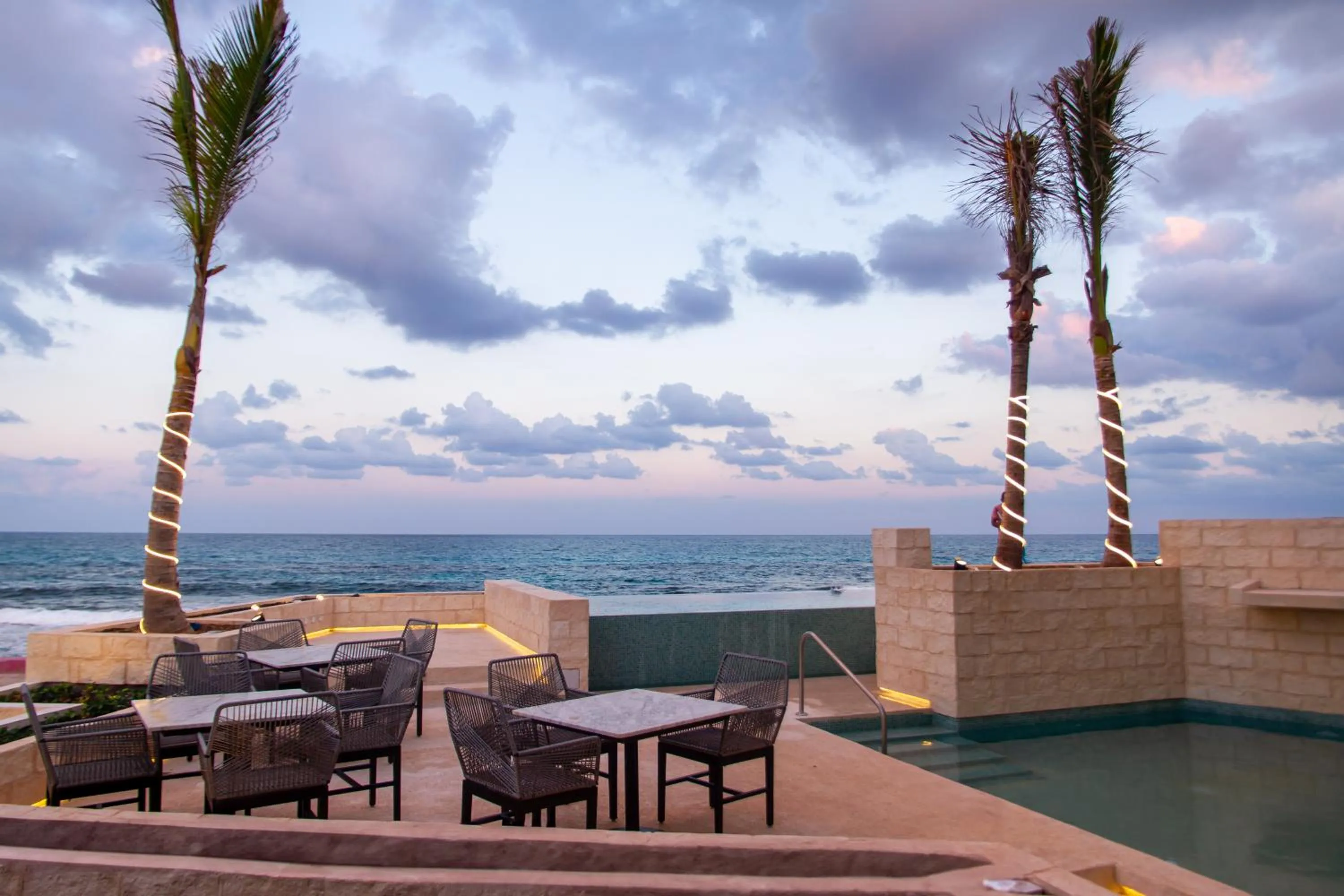Swimming pool in Ocean Drive Hotel