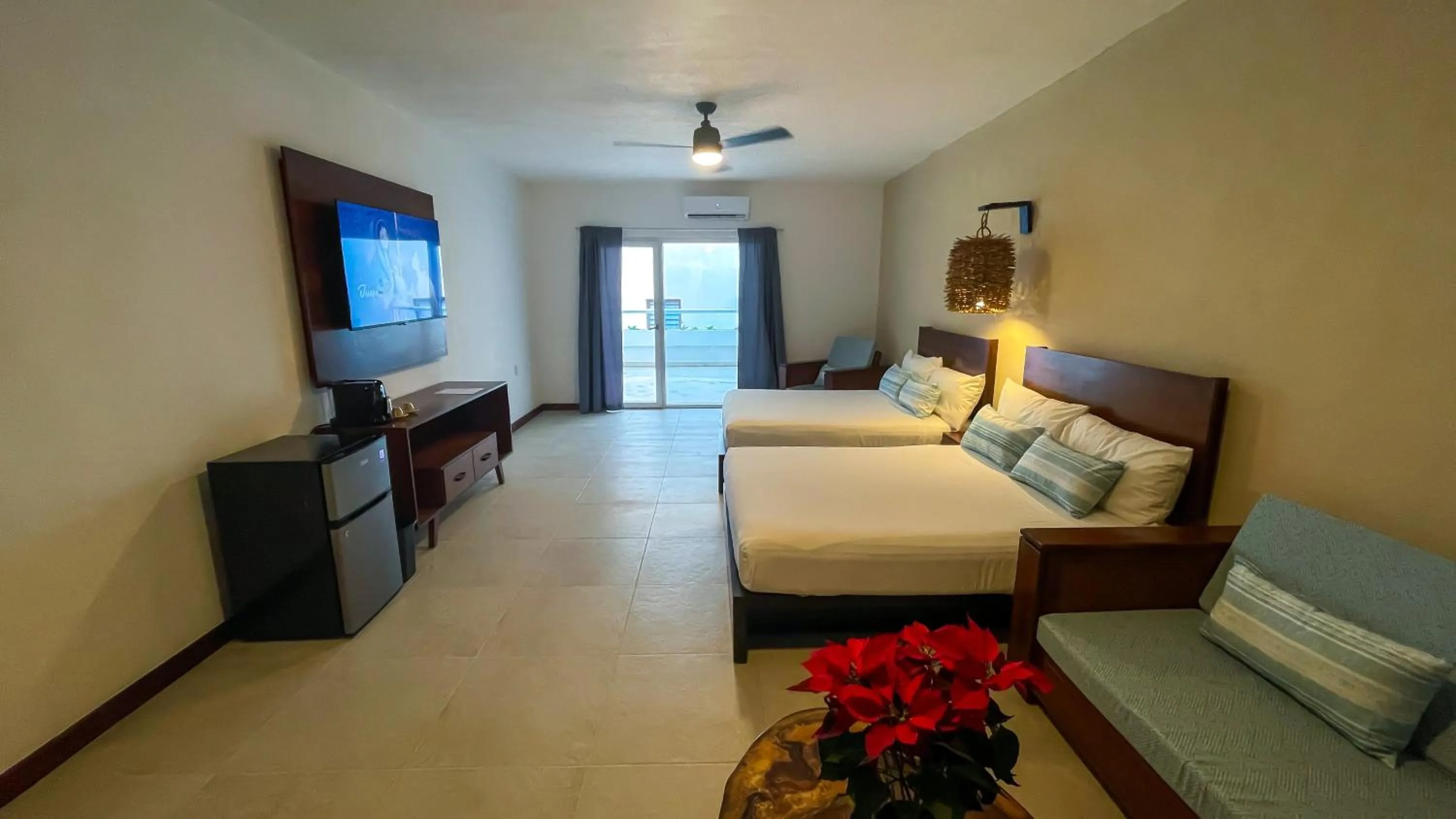 Bedroom, Bed in Ocean Drive Hotel