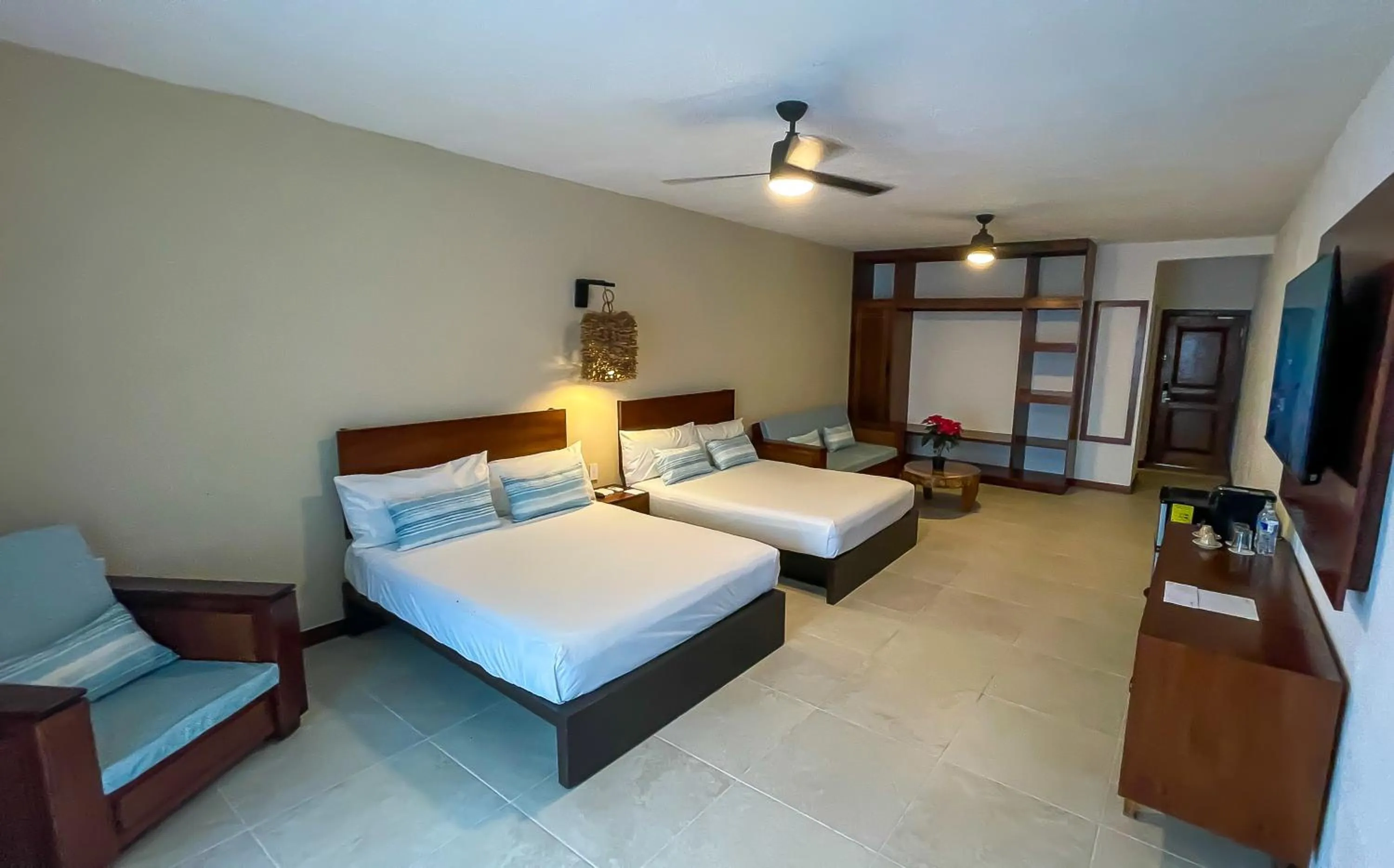 Bedroom, Bed in Ocean Drive Hotel