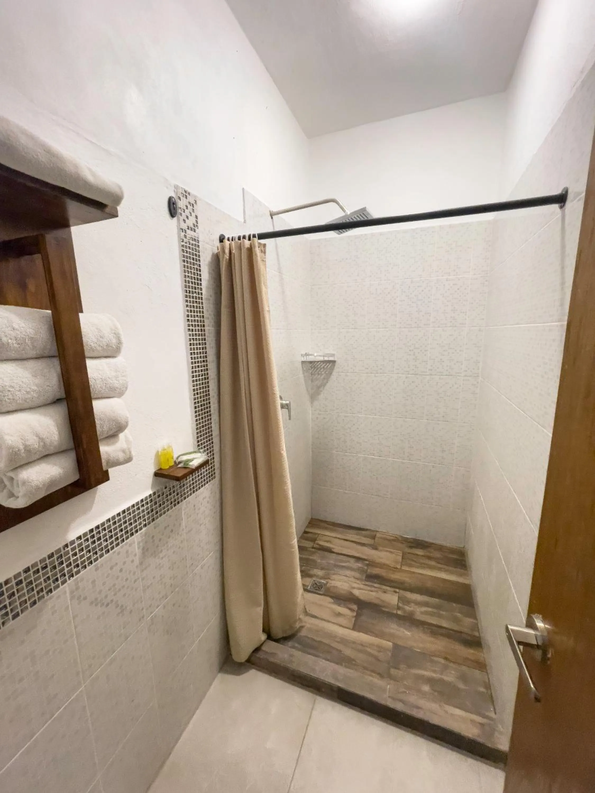 Shower in Ocean Drive Hotel