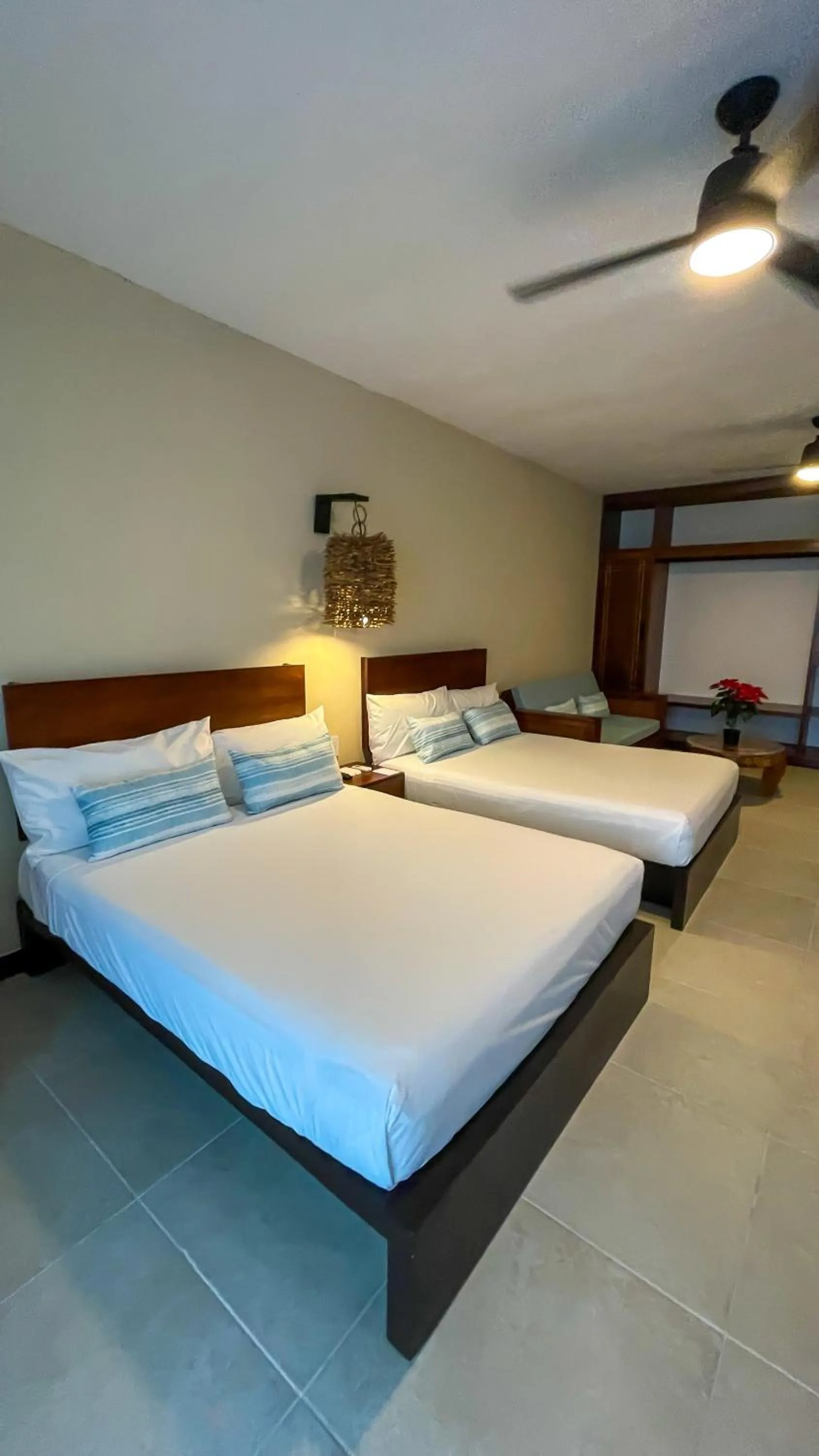 Bedroom, Bed in Ocean Drive Hotel