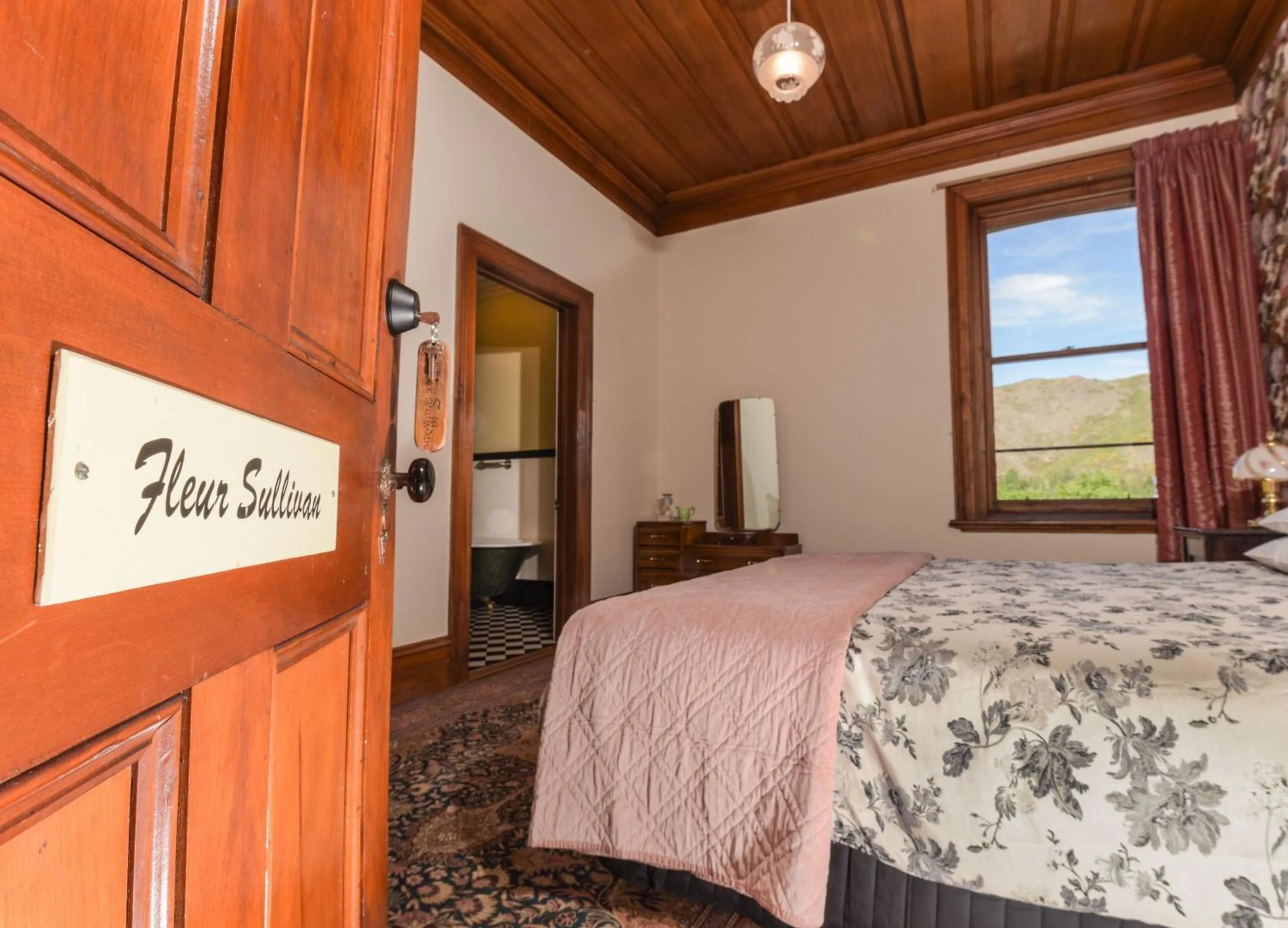 Photo of the whole room, Bed in Dunstan House