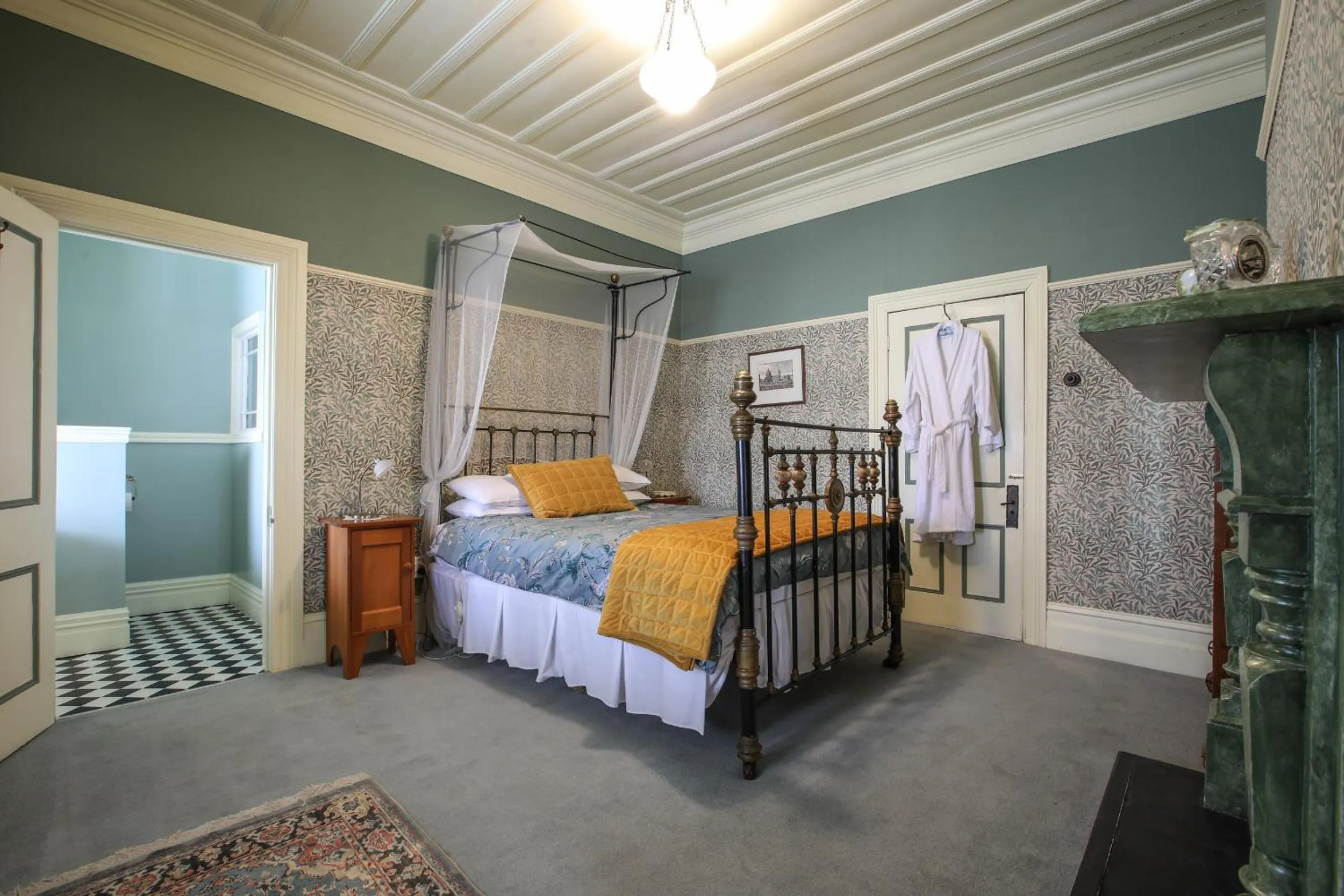 Bathroom, Bed in Dunstan House