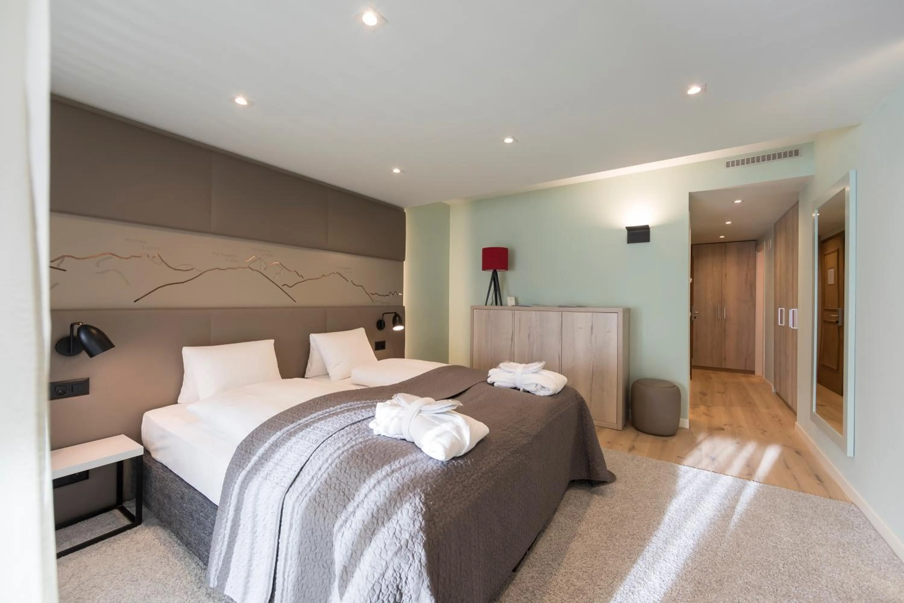 Photo of the whole room, Bed in Hotel Rosatsch