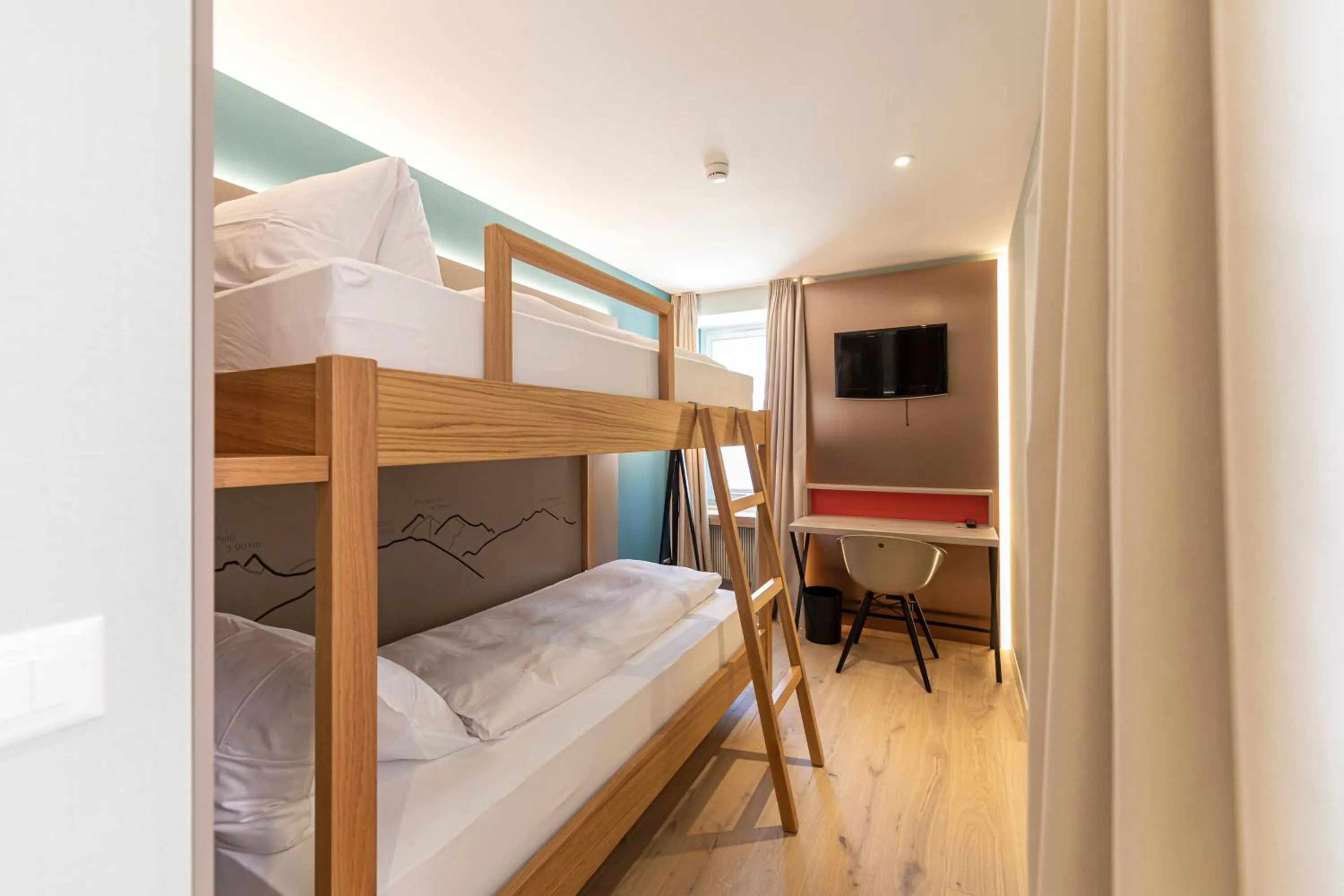 bunk bed, Bed in Hotel Rosatsch