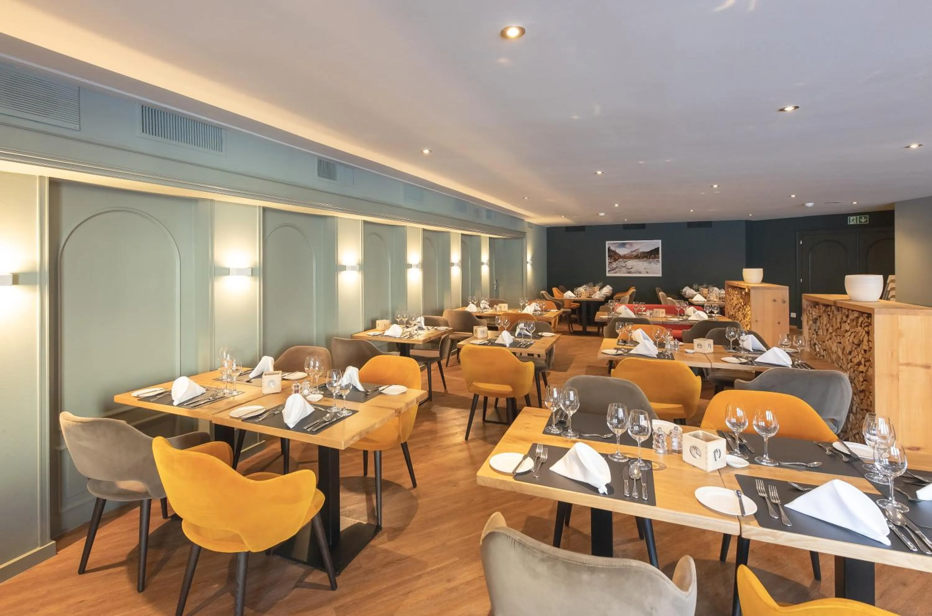 Restaurant/places to eat in Hotel Rosatsch