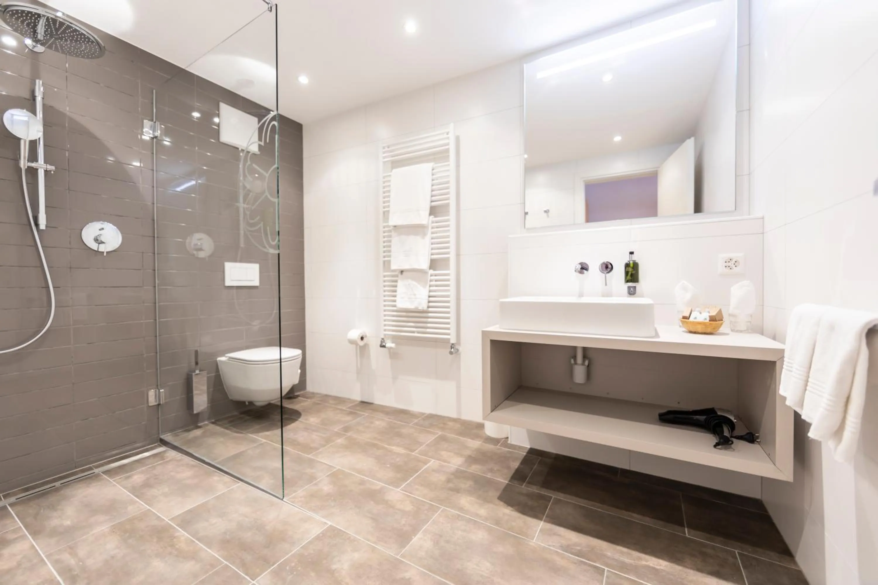 Shower in Hotel Rosatsch