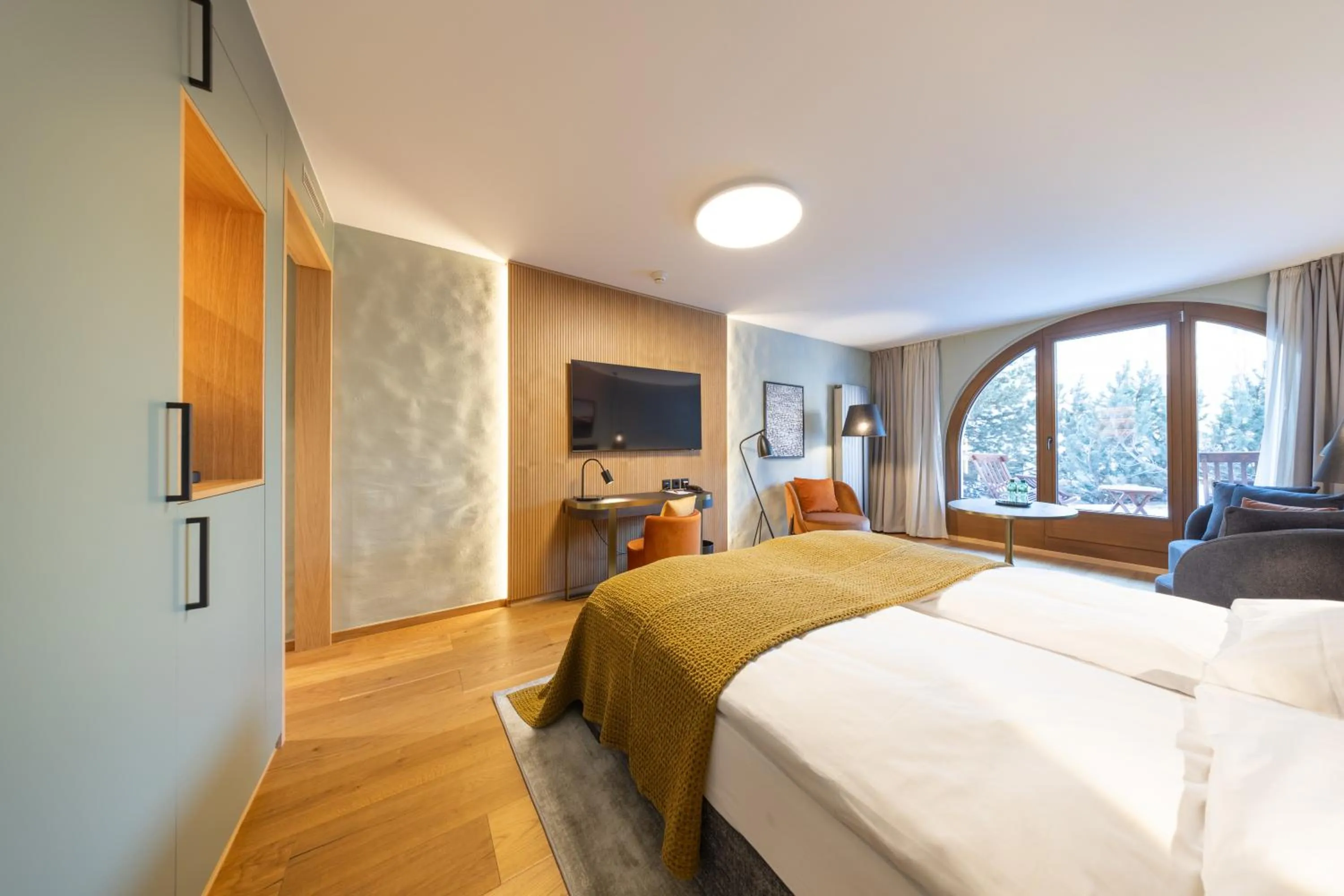 Bedroom, Bed in Hotel Rosatsch