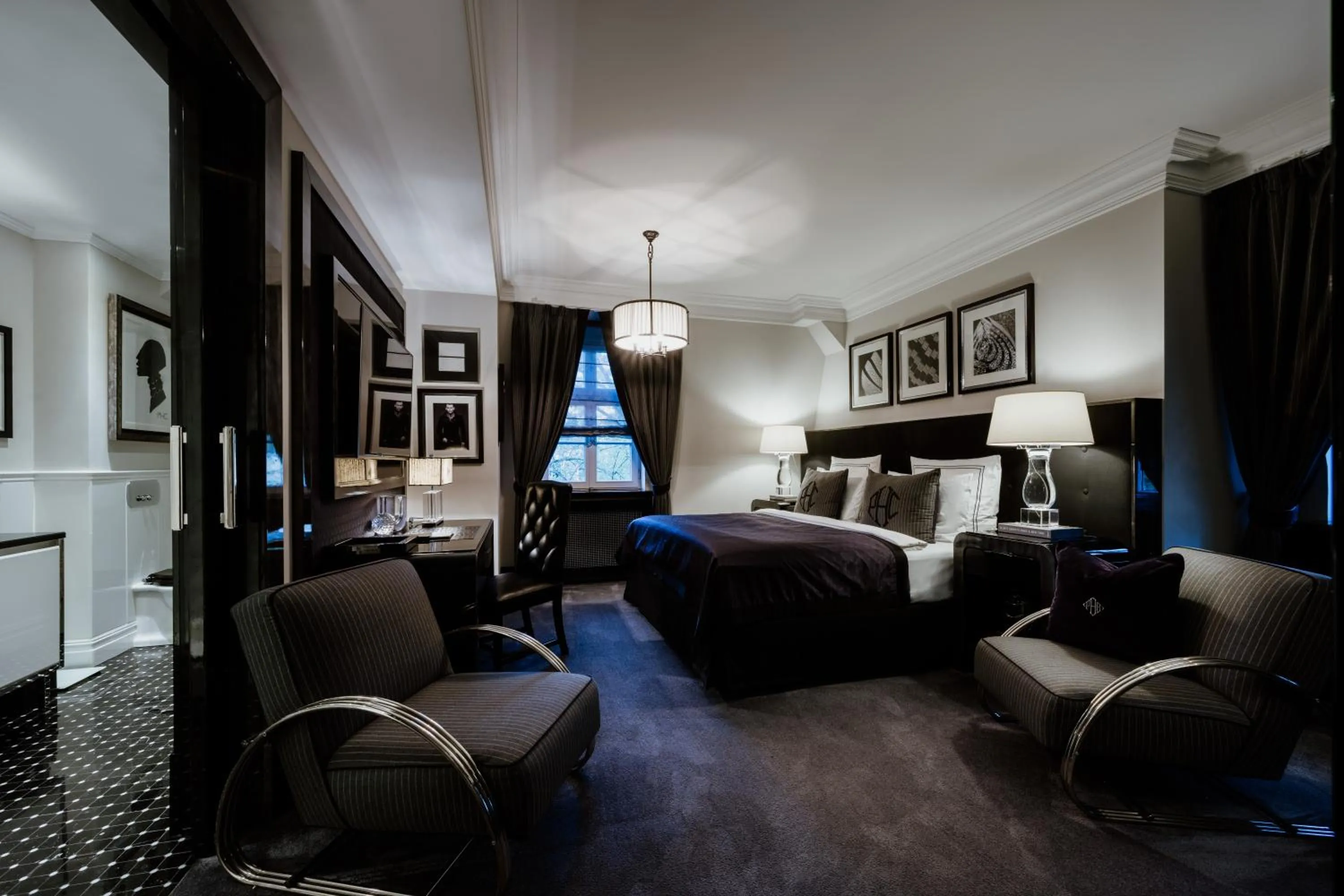 Photo of the whole room, Bed in Schlosshotel Berlin