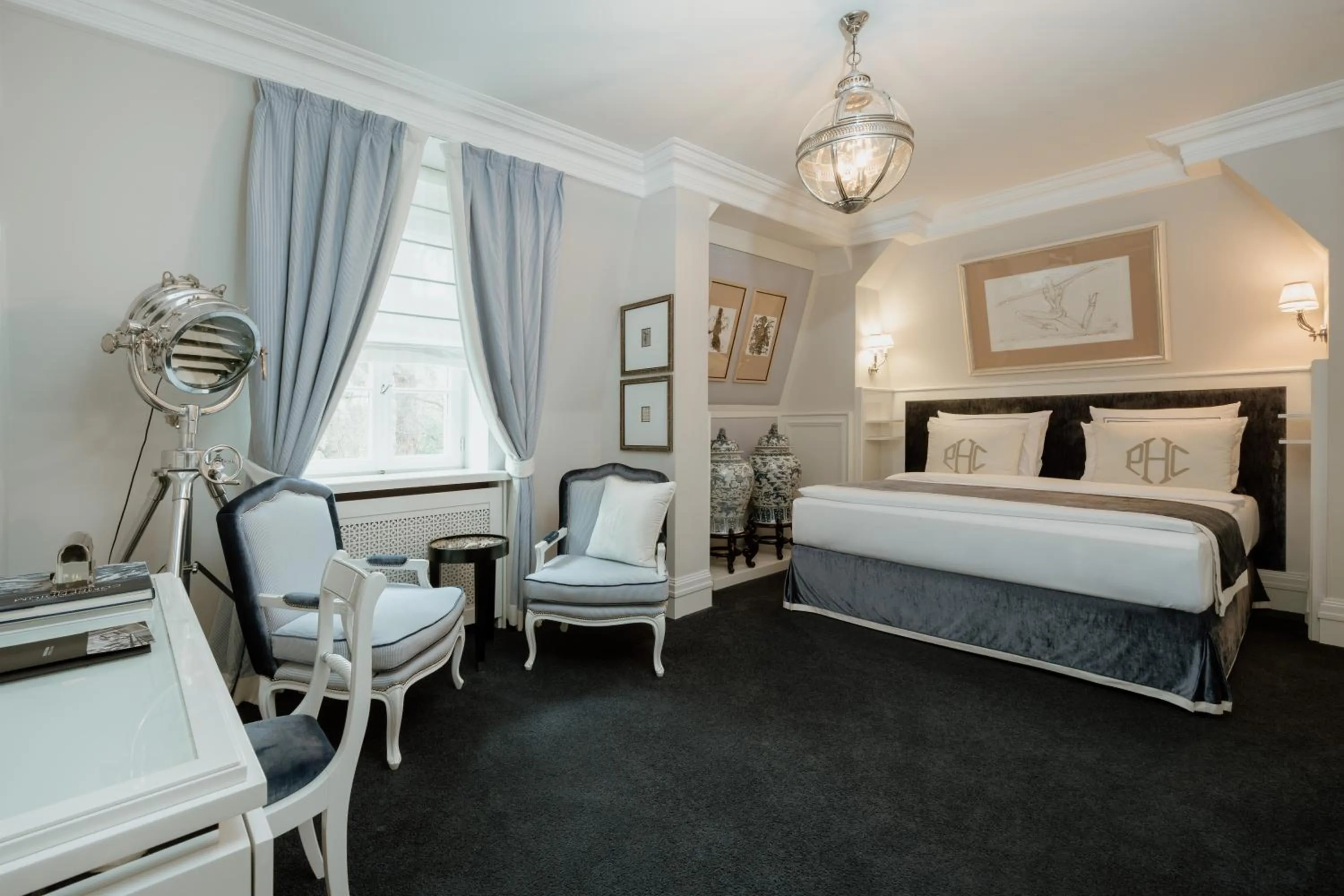 Photo of the whole room, Bed in Schlosshotel Berlin