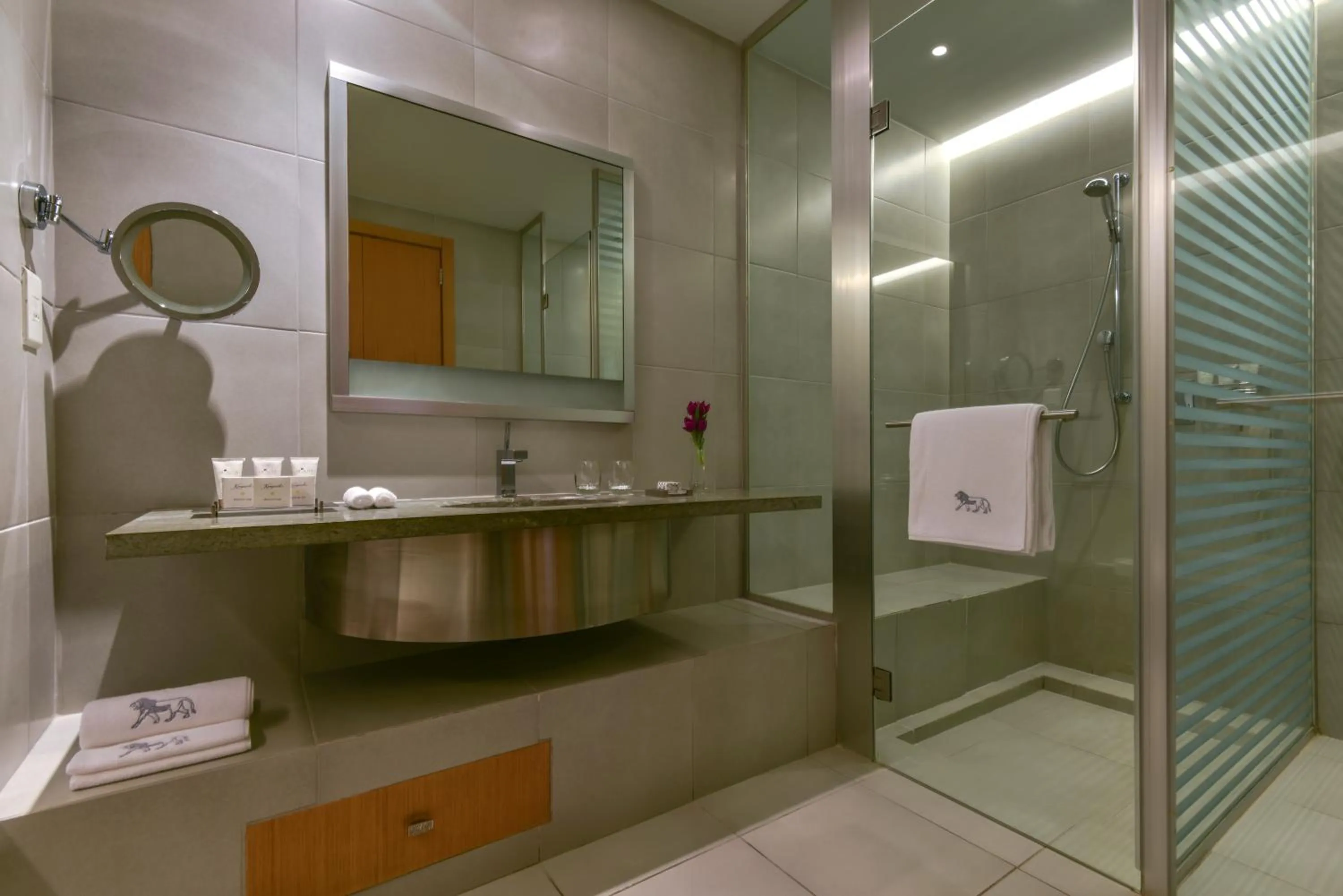 Shower in Kempinski Hotel Ishtar Dead Sea