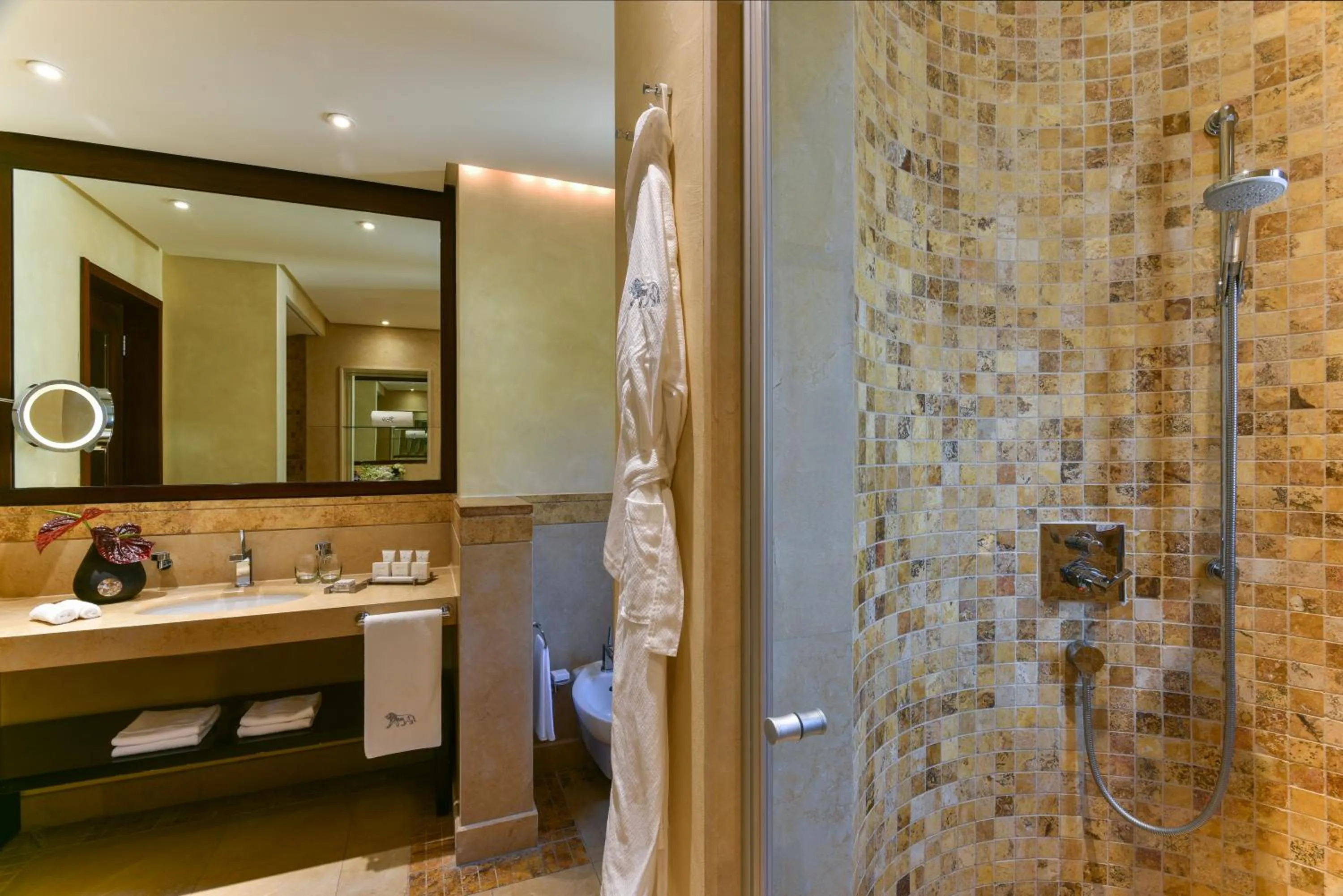 Shower in Kempinski Hotel Ishtar Dead Sea