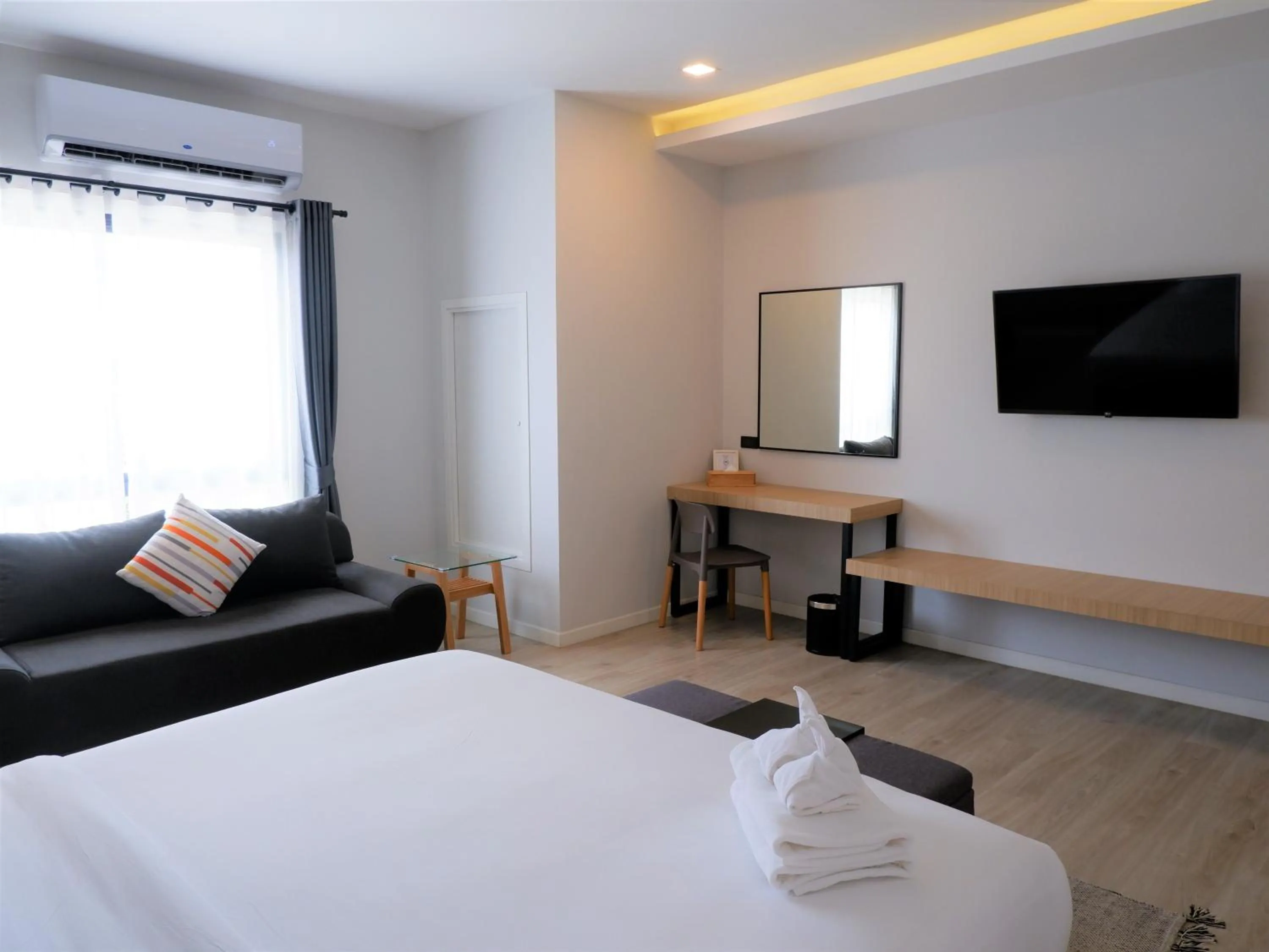 Guests, Bed in bliQ Hotel Chanthaburi