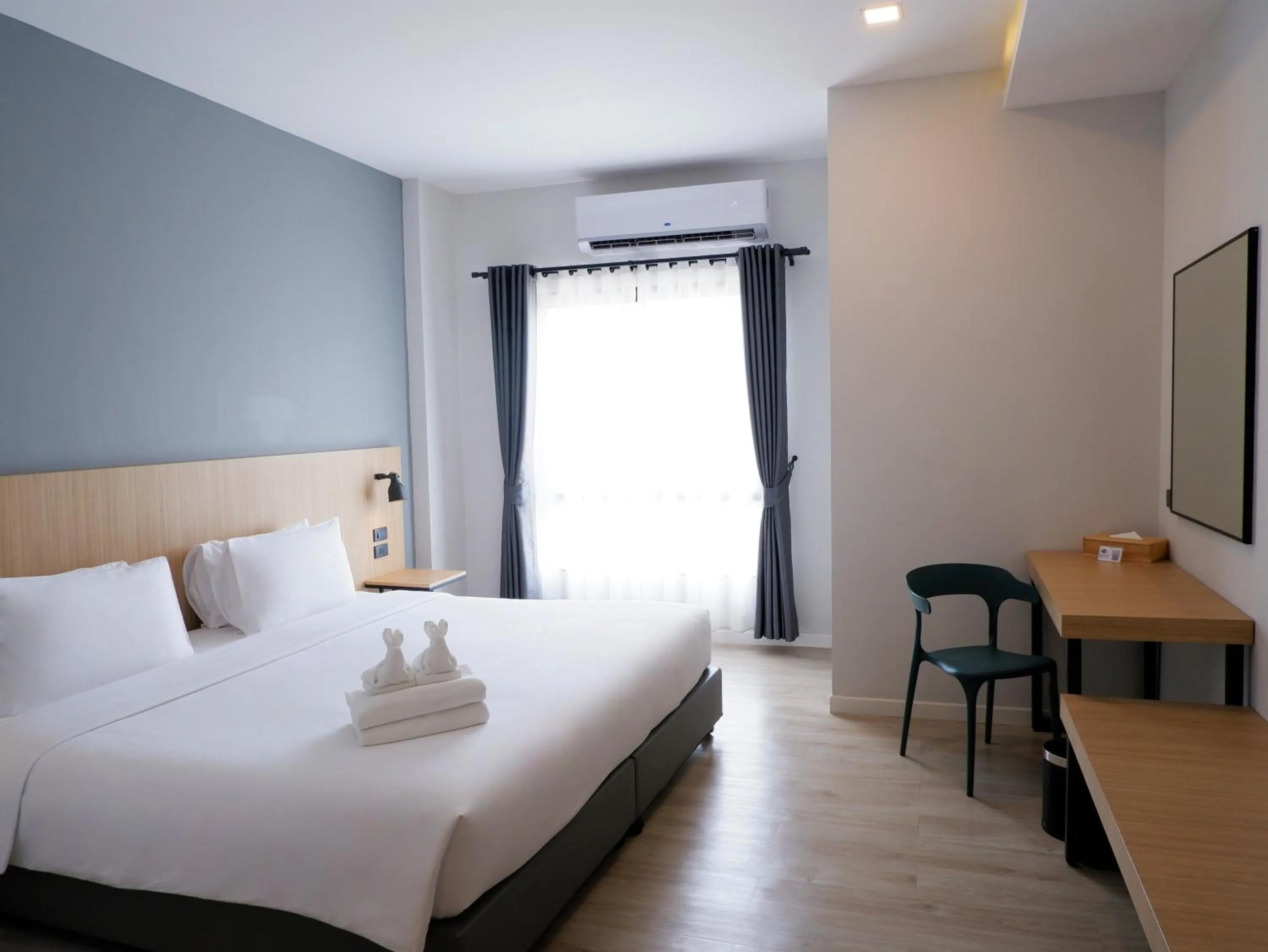 Guests, Bed in bliQ Hotel Chanthaburi