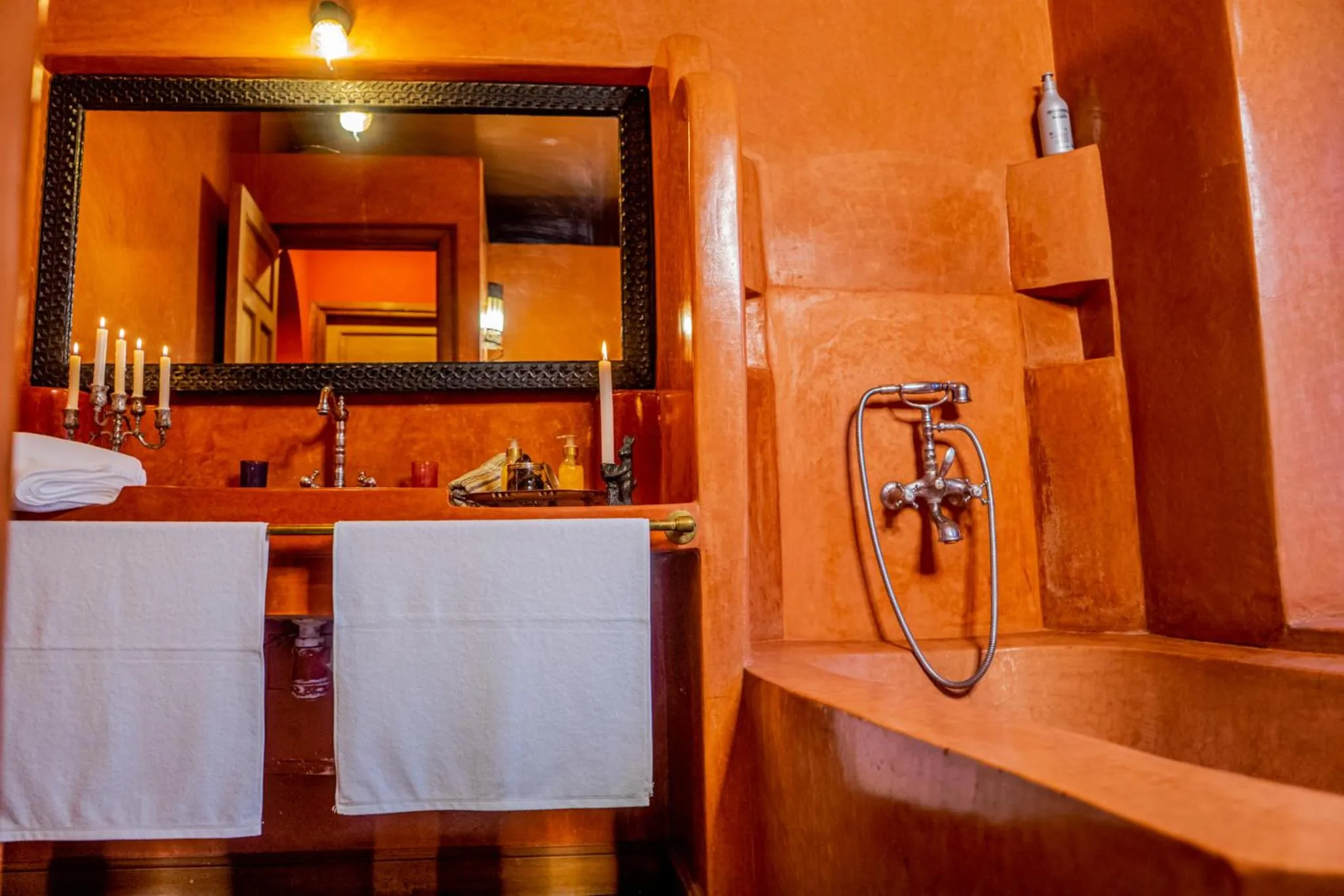 Bathroom in Riad Zarka By La Siredrah