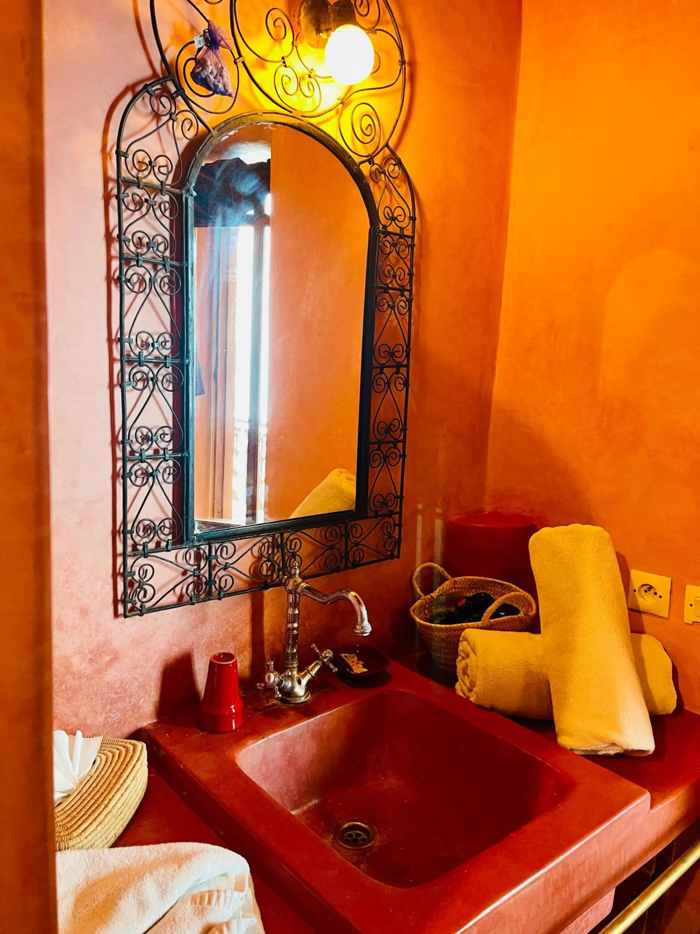 Bathroom, Bed in Riad Zarka By La Siredrah