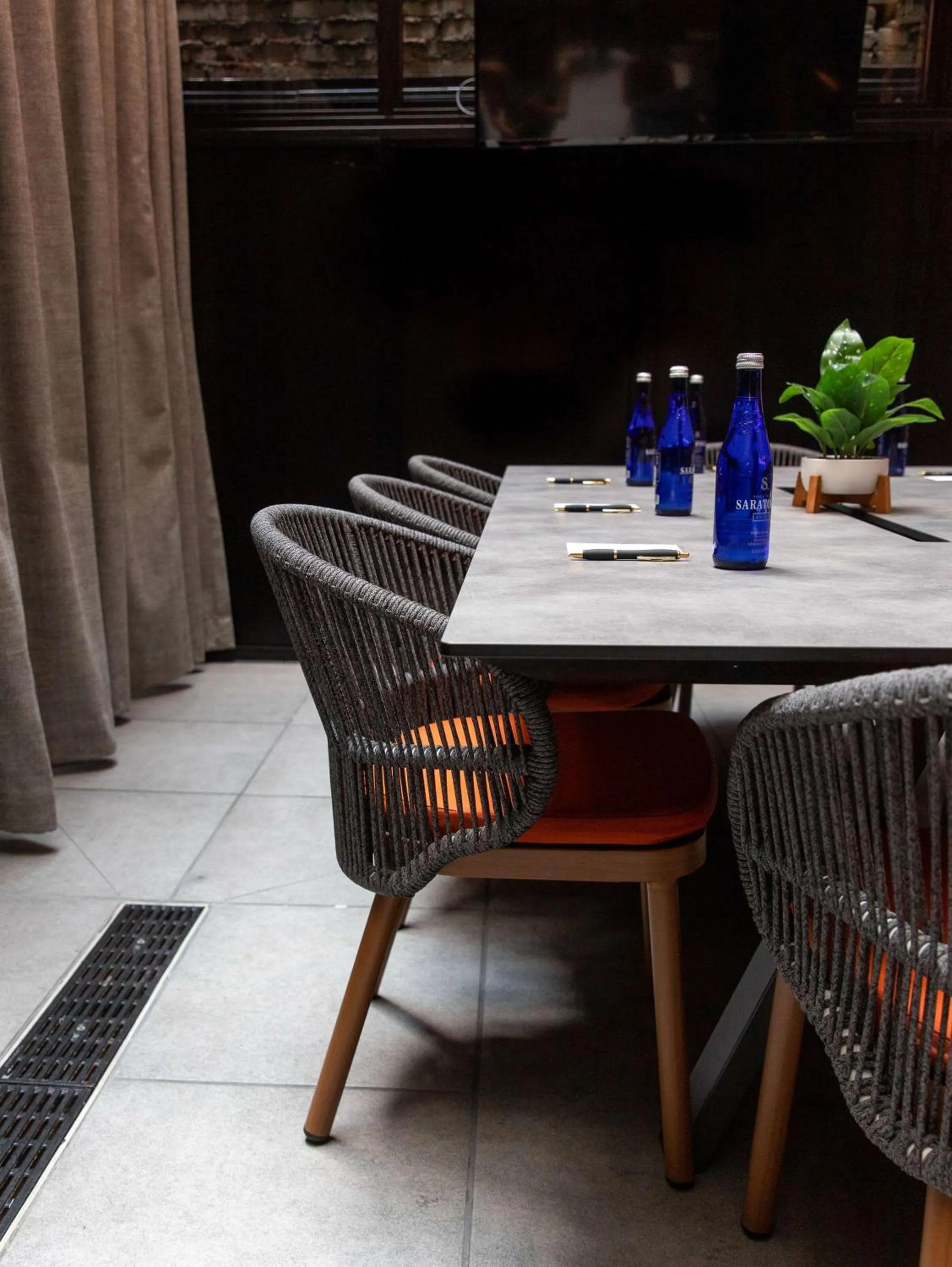 Lounge or bar in The Draper New York, Tapestry Collection by Hilton