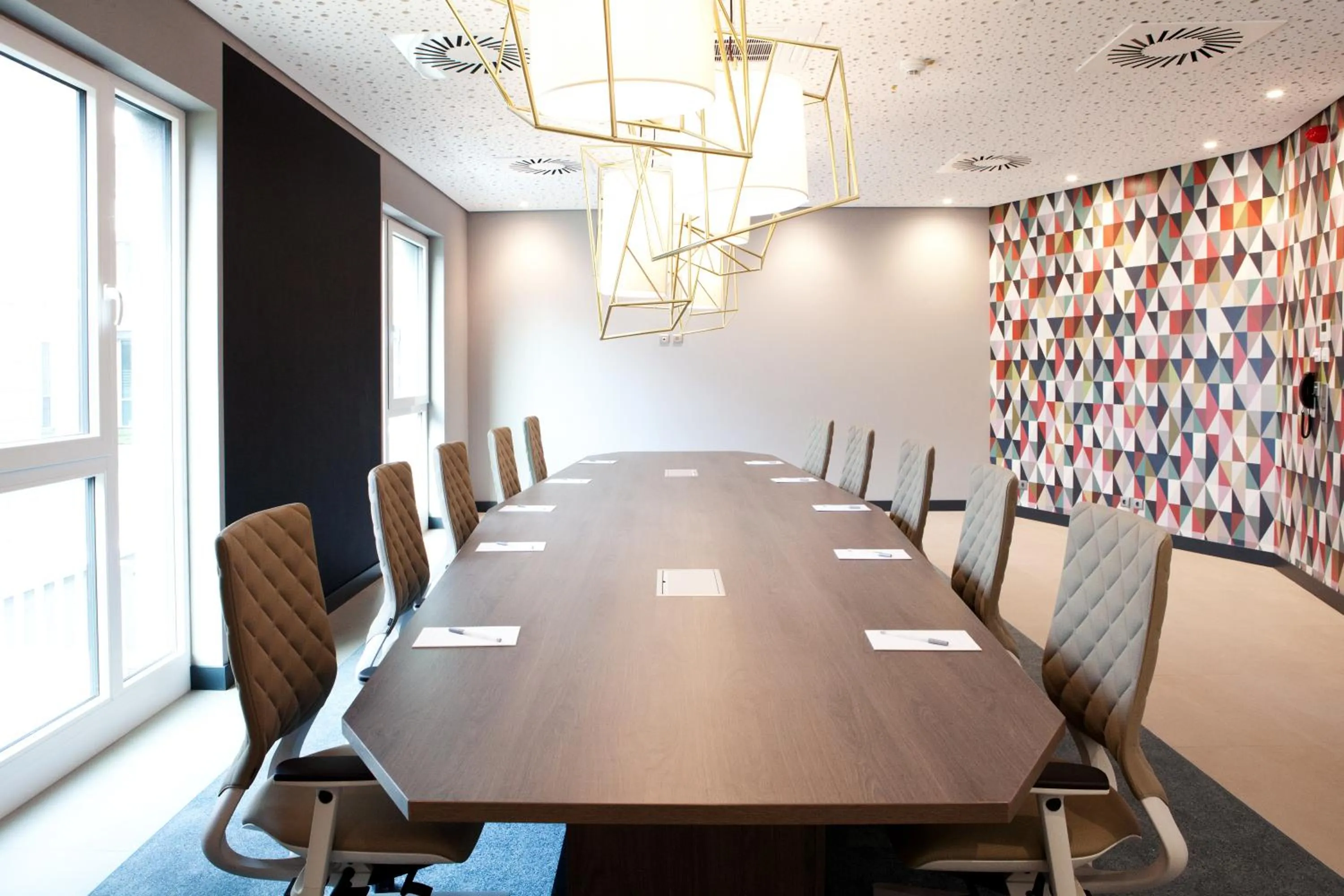 Meeting/conference room in Hampton by Hilton Munich Airport South