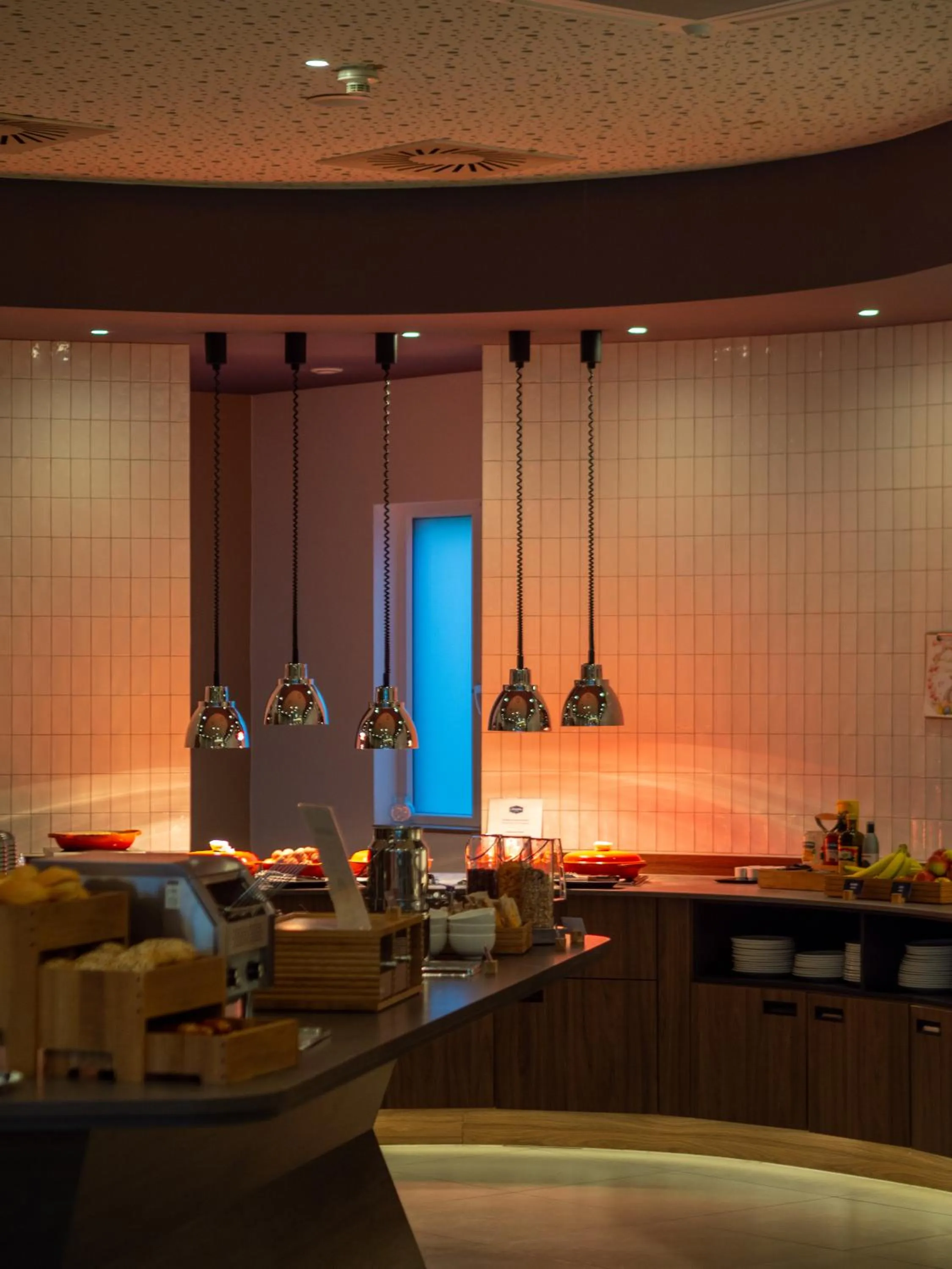 Seating area in Hampton by Hilton Munich Airport South