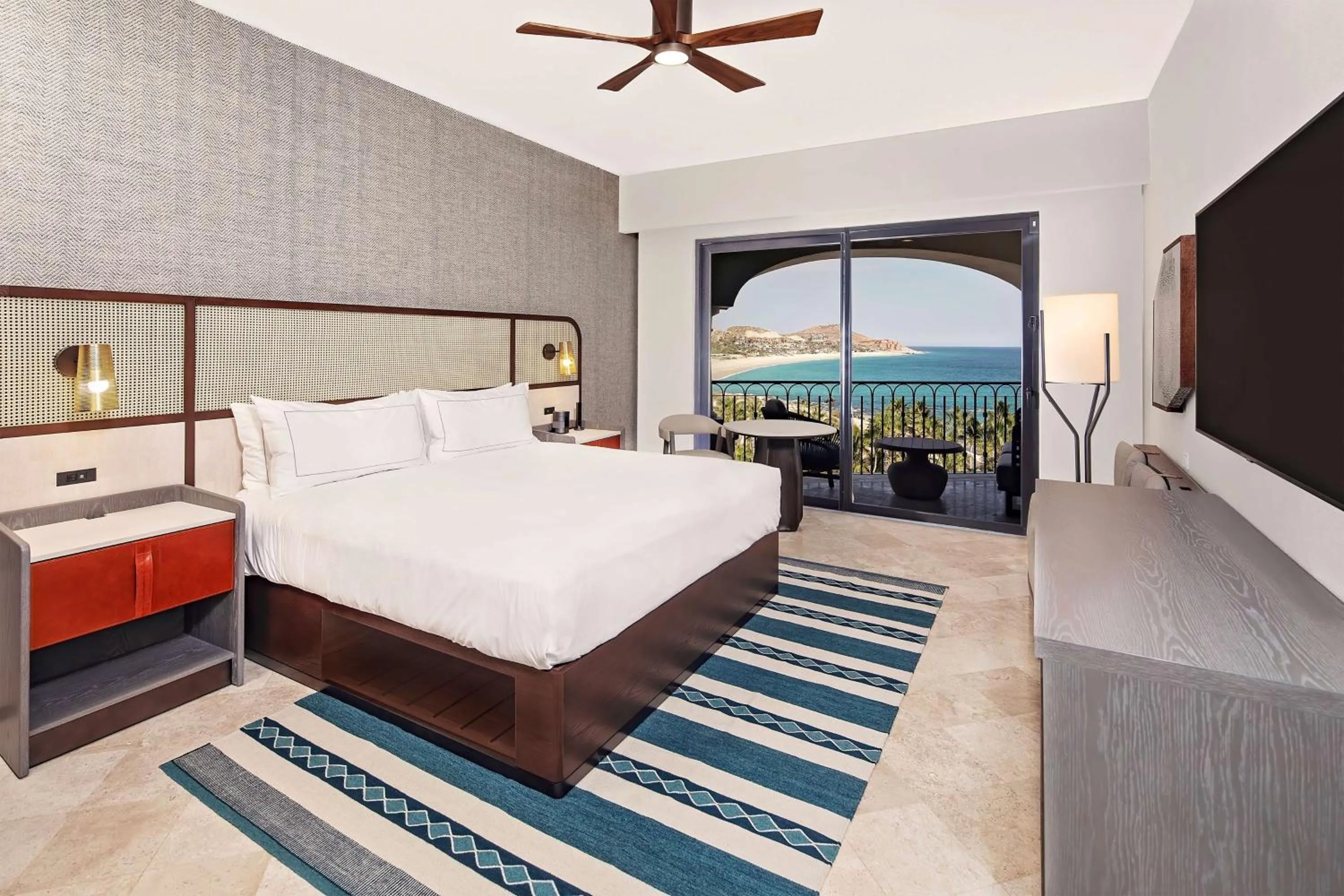 Bedroom, Bed in Hilton Grand Vacations Club La Pacifica Los Cabos