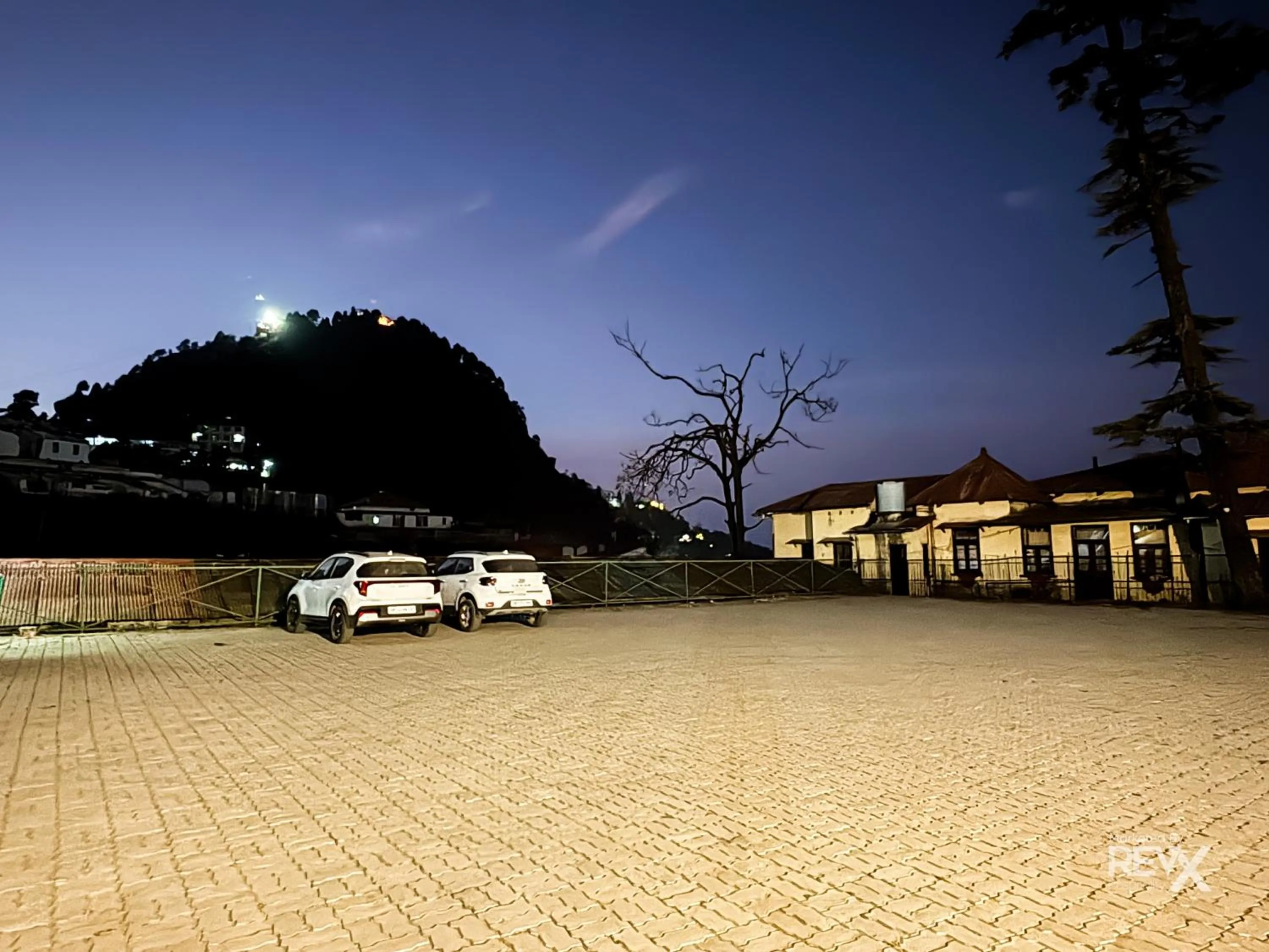 Parking in Hotel Sunny Cot - Free Mall Shuttle and Parking