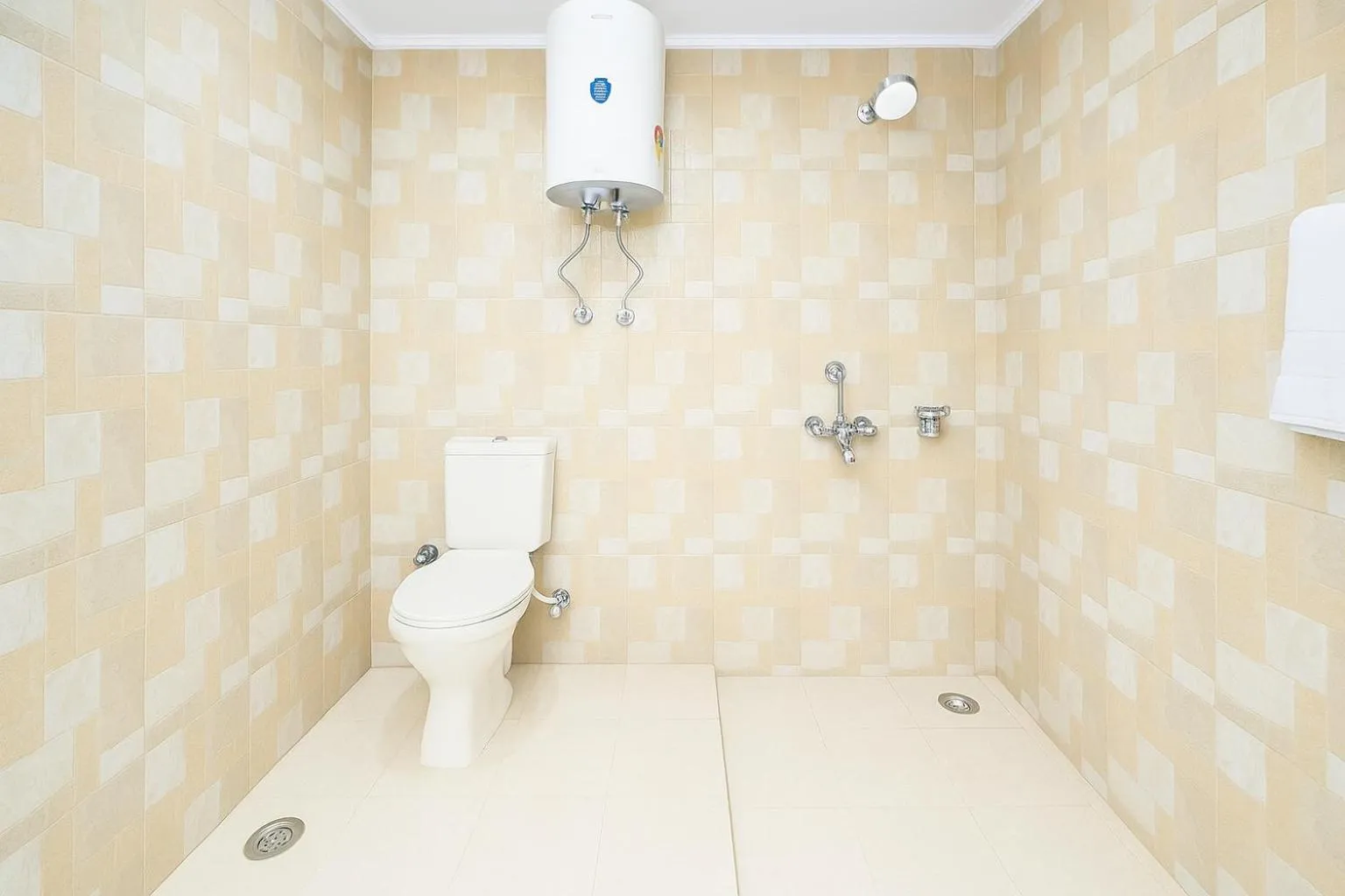 Bathroom in Hotel Sunny Cot - Free Mall Shuttle and Parking