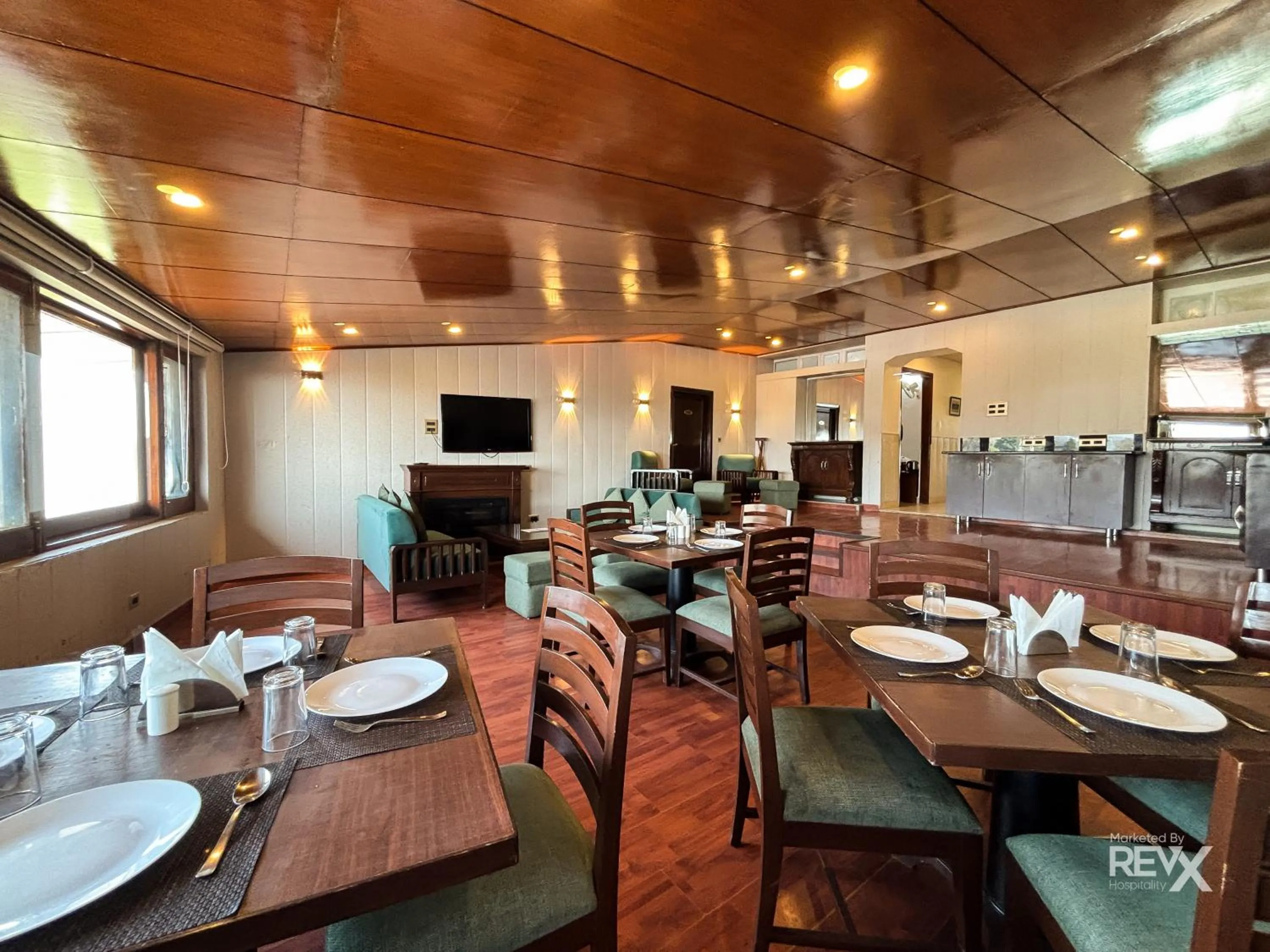 Restaurant/places to eat in Hotel Sunny Cot - Free Mall Shuttle and Parking