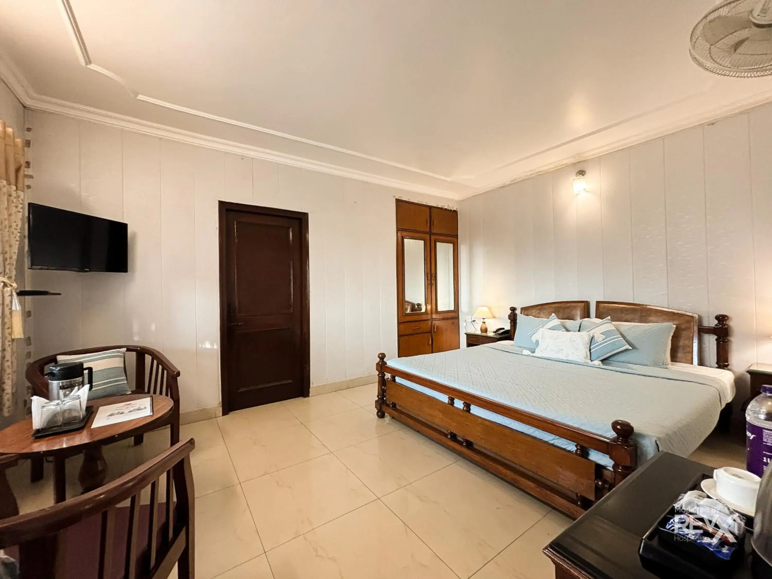 Superior Double Room - single occupancy in Hotel Sunny Cot - Free Mall Shuttle and Parking Superior Double Room - single occupancy in Hotel Sunny Cot - Free Mall Shuttle and Parking
