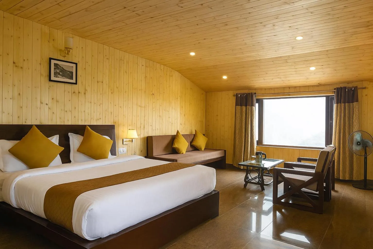 Bed in Hotel Sunny Cot - Free Mall Shuttle and Parking