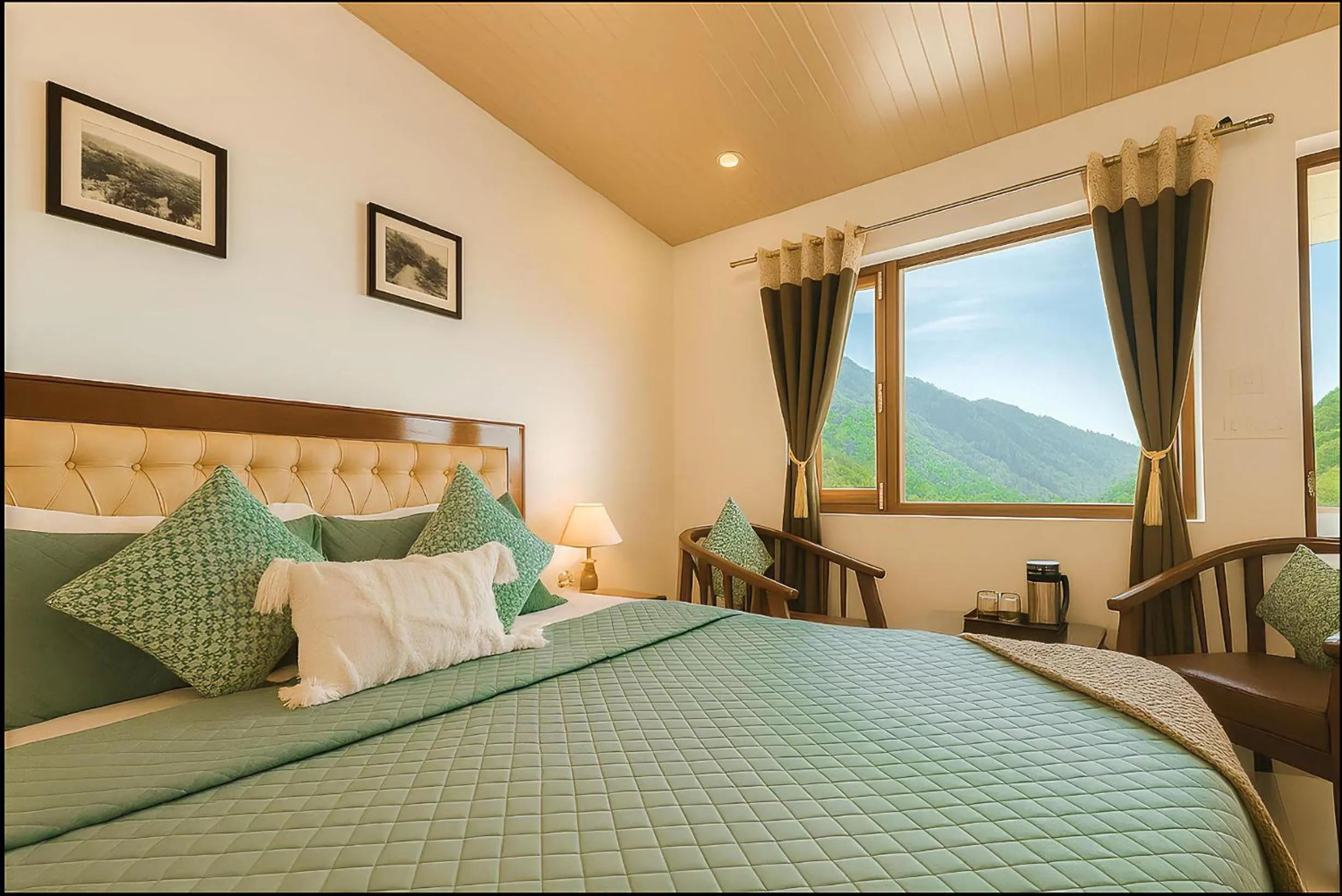 Bed in Hotel Sunny Cot - Free Mall Shuttle and Parking