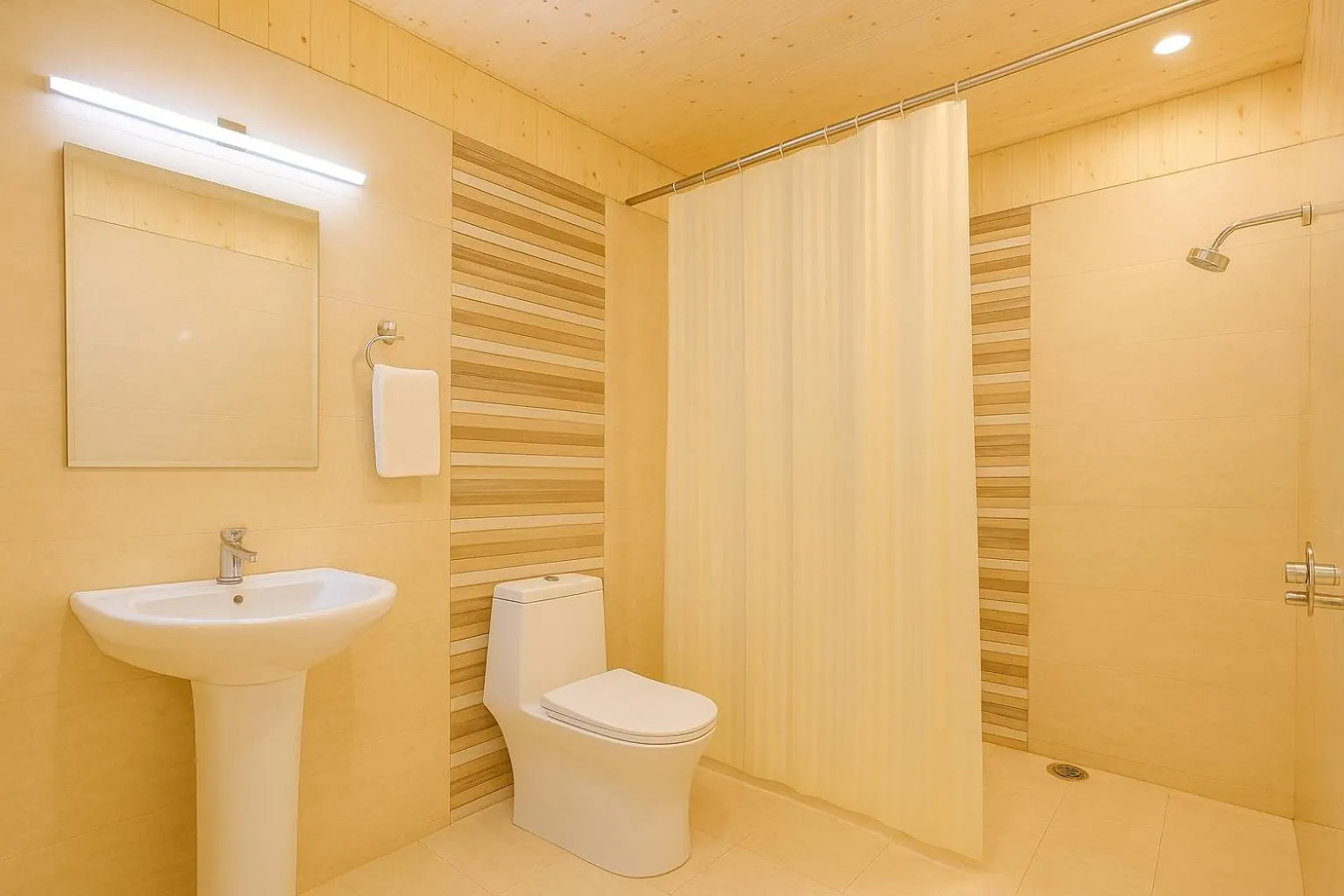 Shower in Hotel Sunny Cot - Free Mall Shuttle and Parking