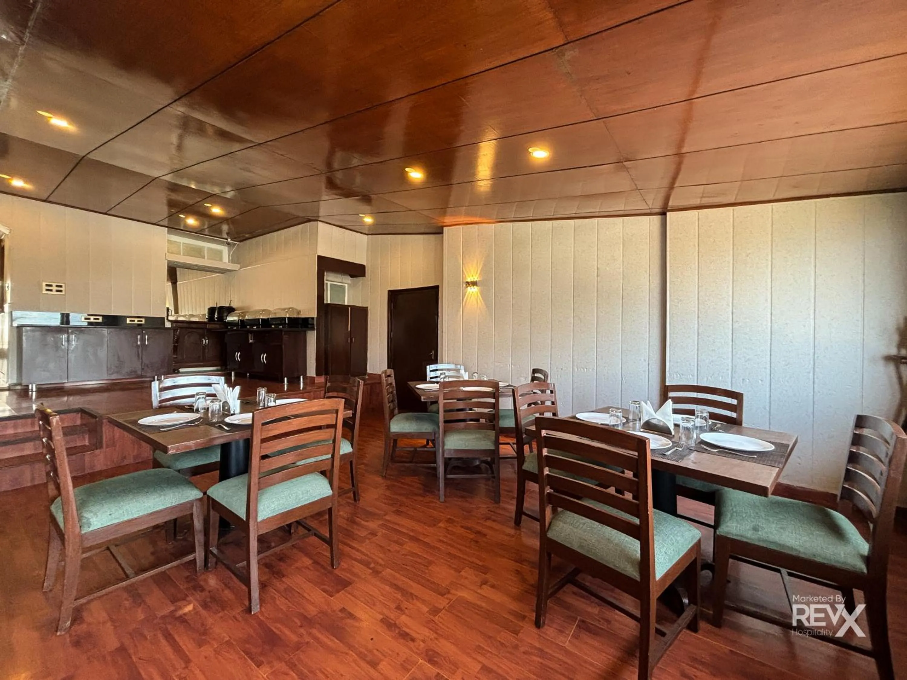 Restaurant/places to eat in Hotel Sunny Cot - Free Mall Shuttle and Parking