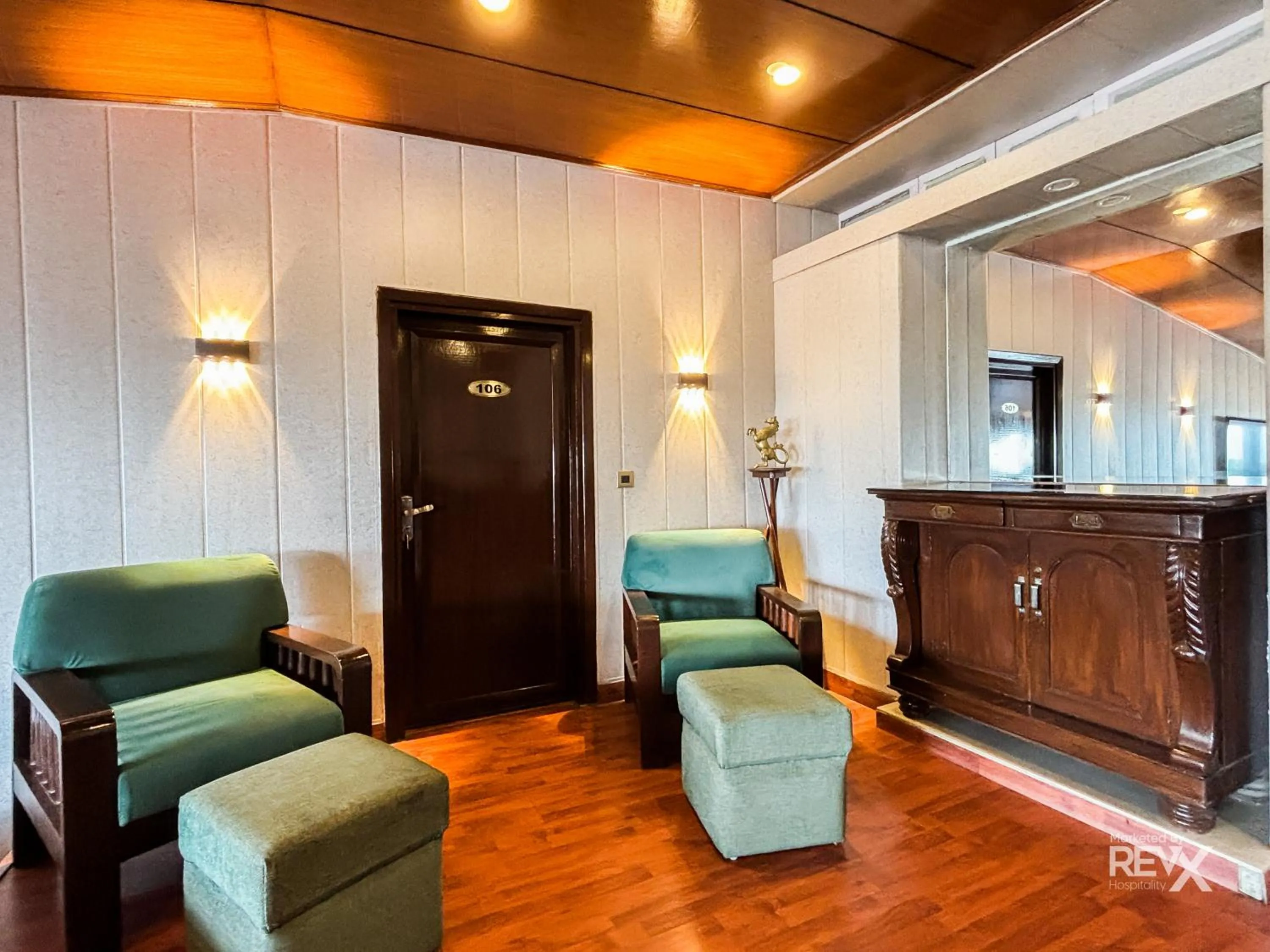 Restaurant/places to eat in Hotel Sunny Cot - Free Mall Shuttle and Parking