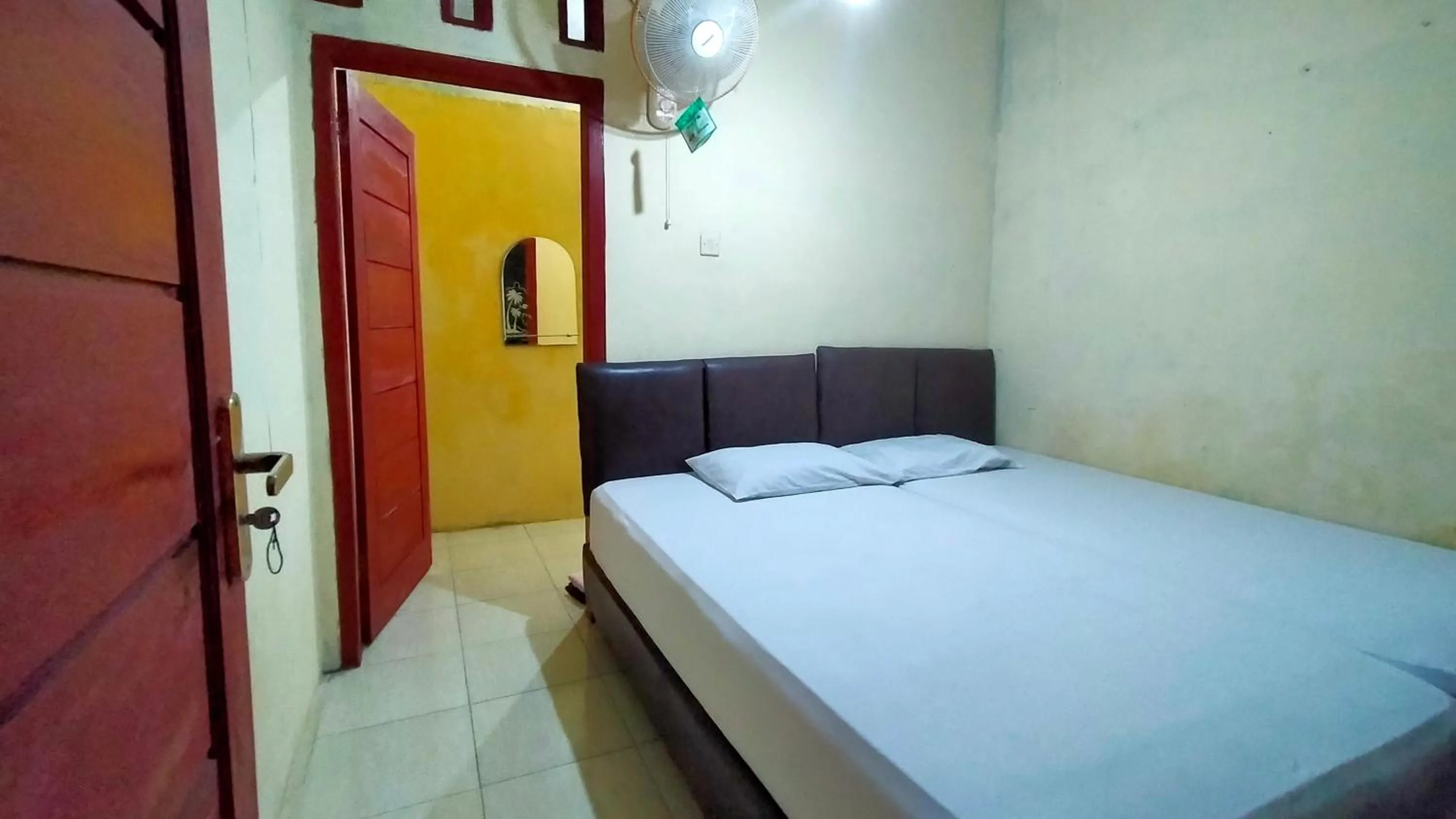 Staff, Bed in Aqsa Guest House Banjarsari