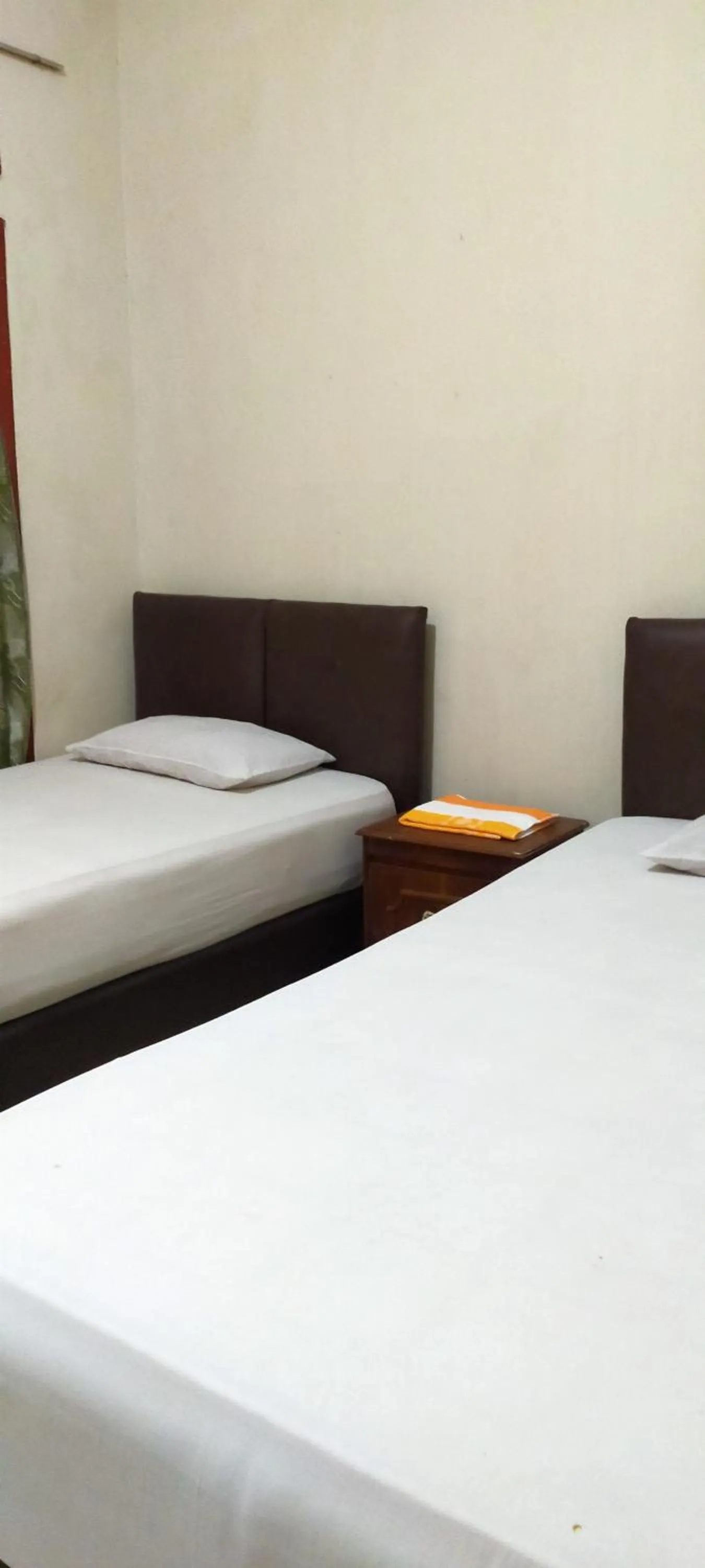 Staff, Bed in Aqsa Guest House Banjarsari