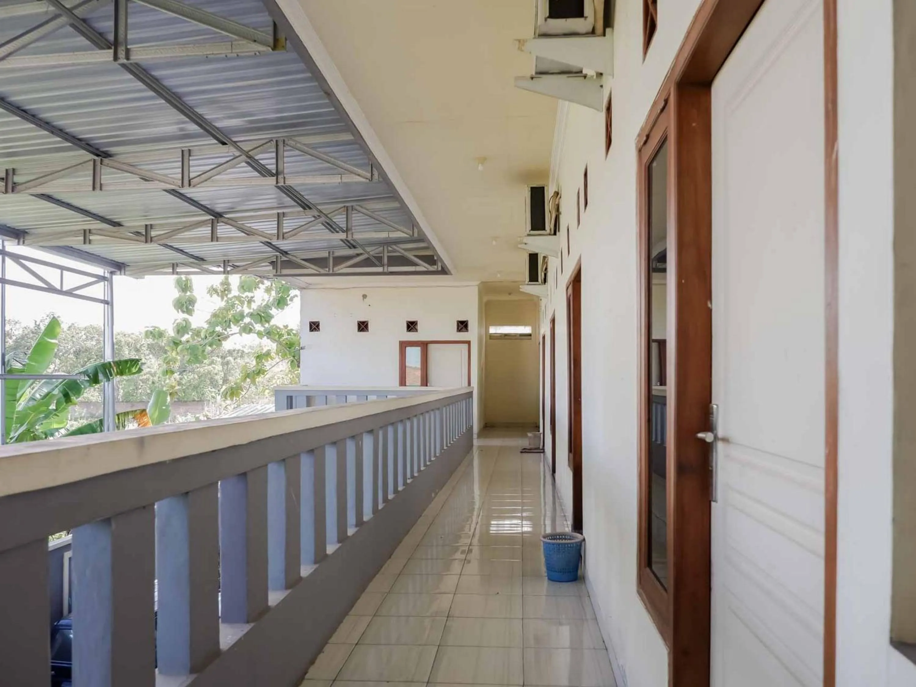 Balcony/Terrace in RedDoorz near RSUD Nganjuk