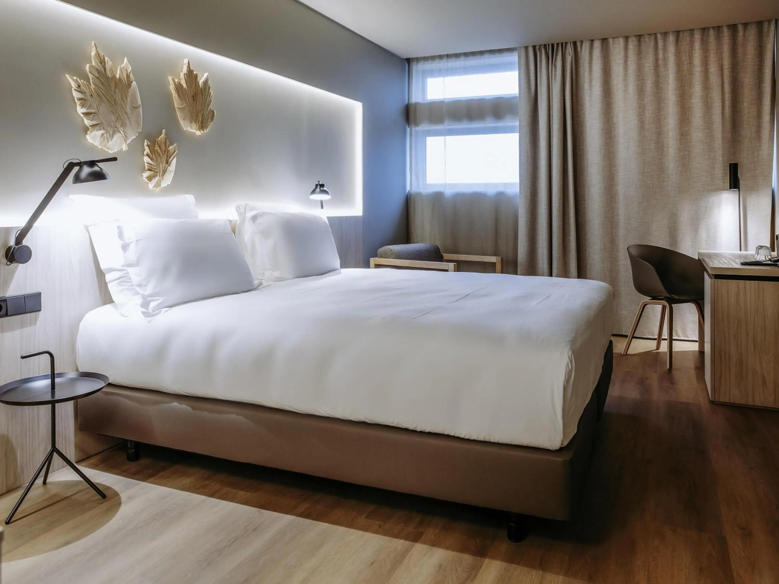 Property building, Bed in Mercure Fátima