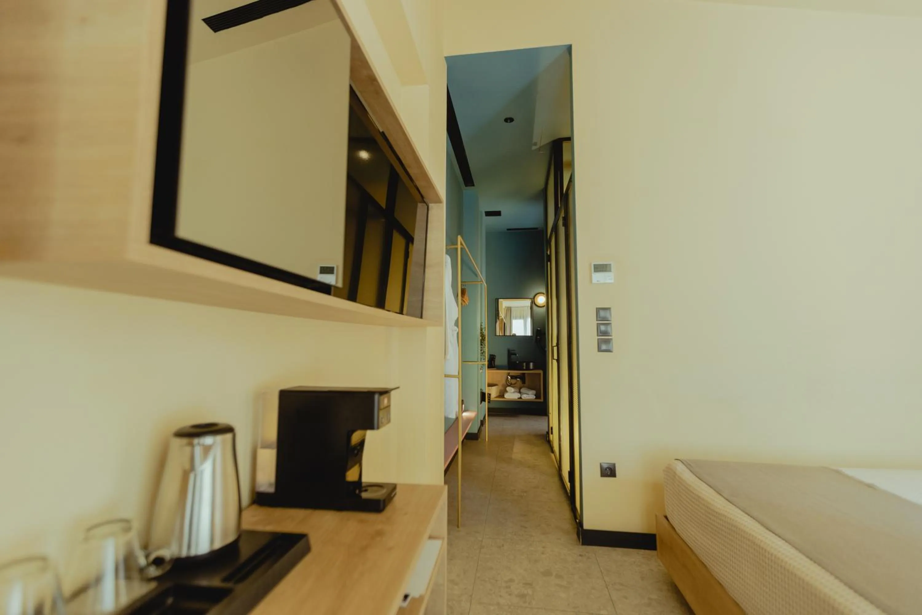 Bedroom, Bed in Metis Urbane Living Spaces