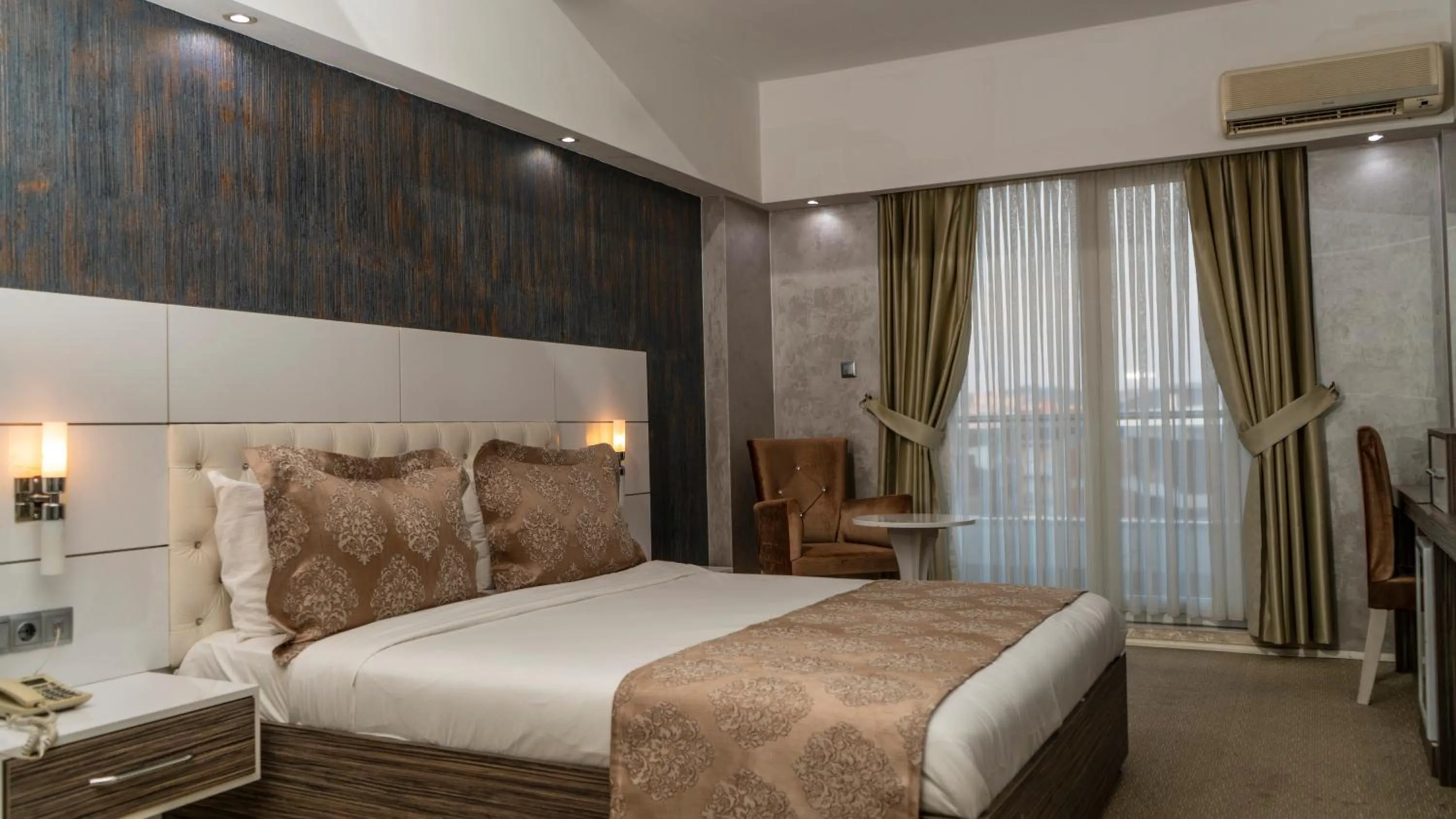 Bed in MOX Hotel Wellness & Spa