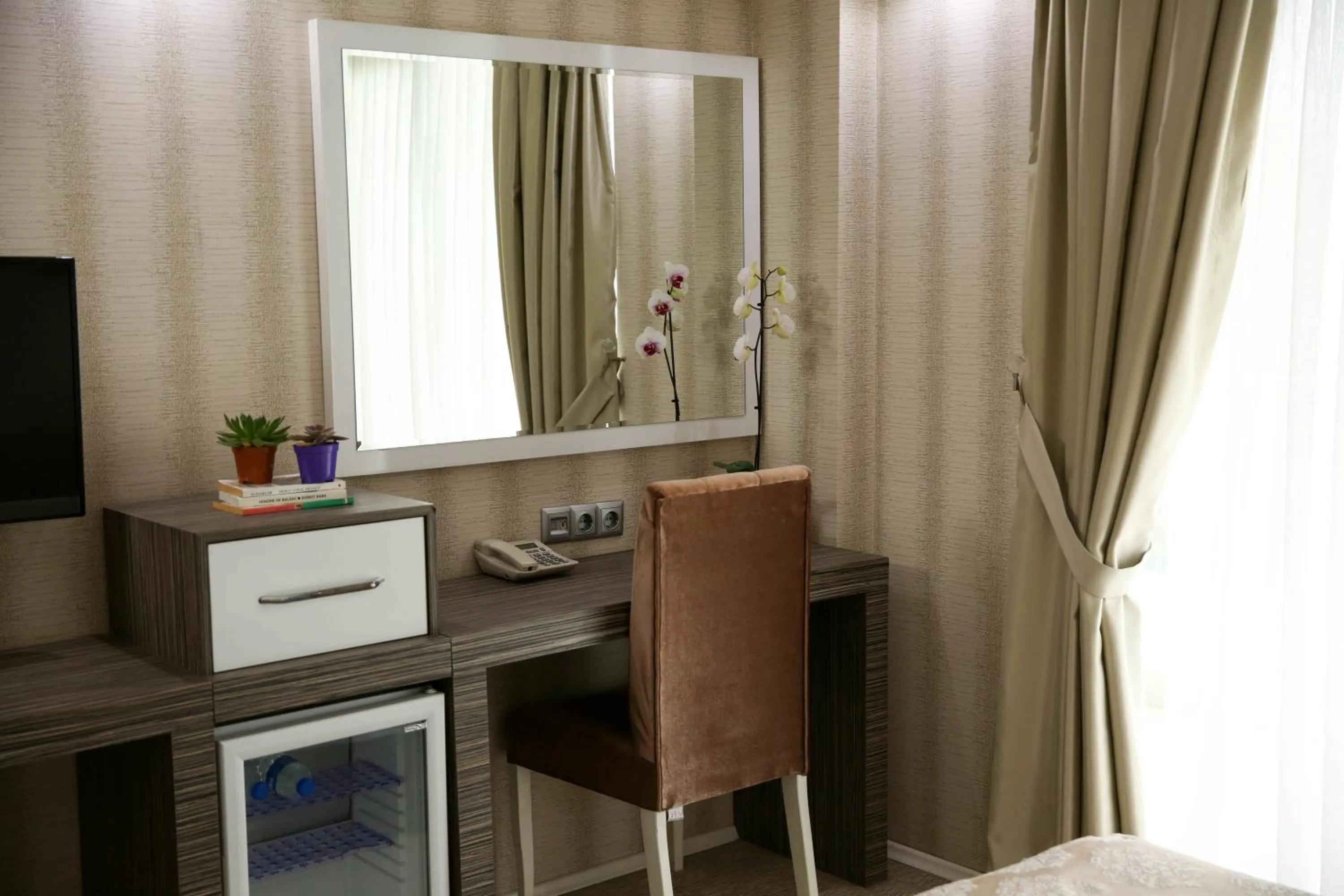 hair dresser in MOX Hotel Wellness & Spa