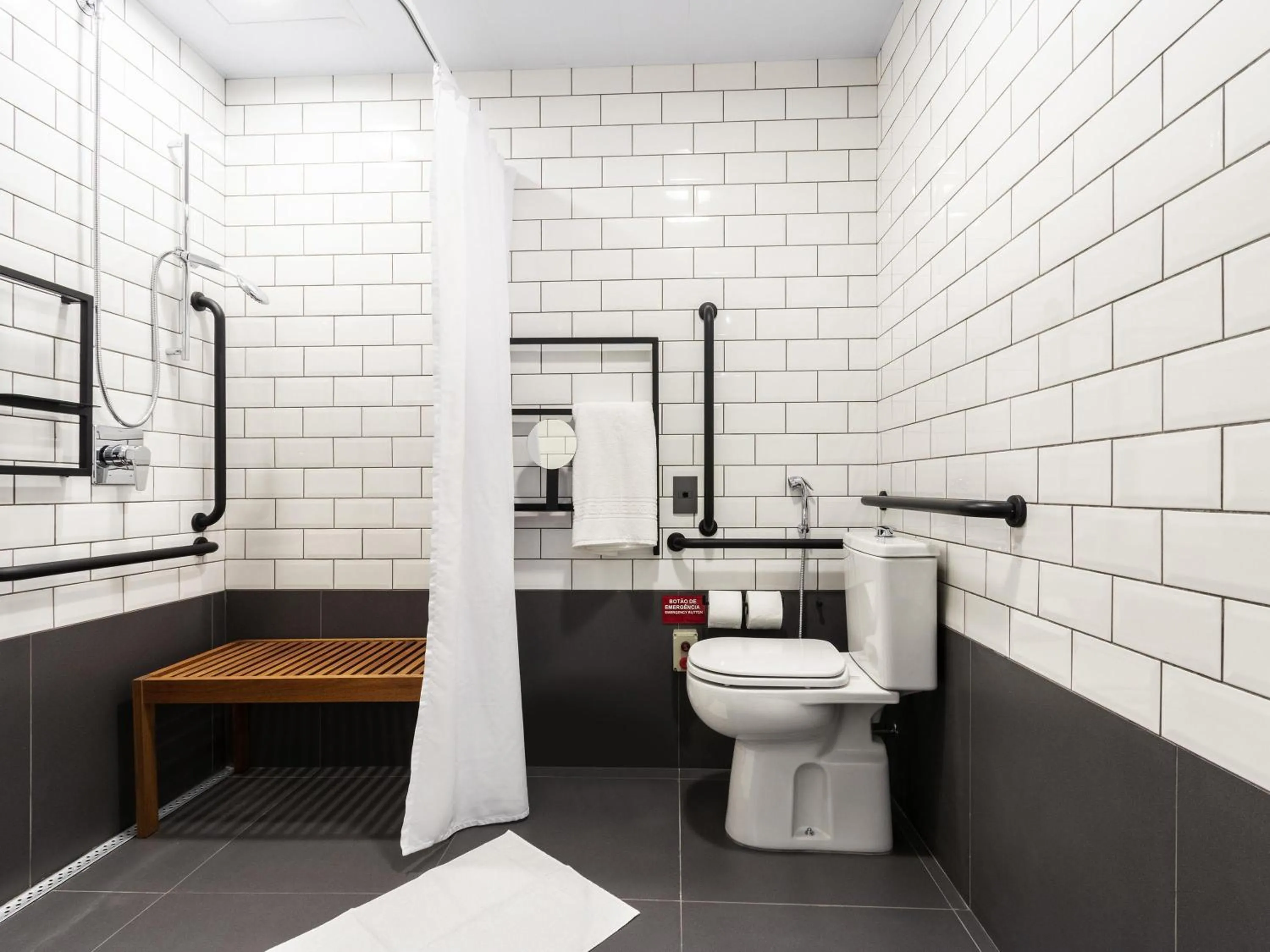 Bedroom in ibis Ponta Grossa