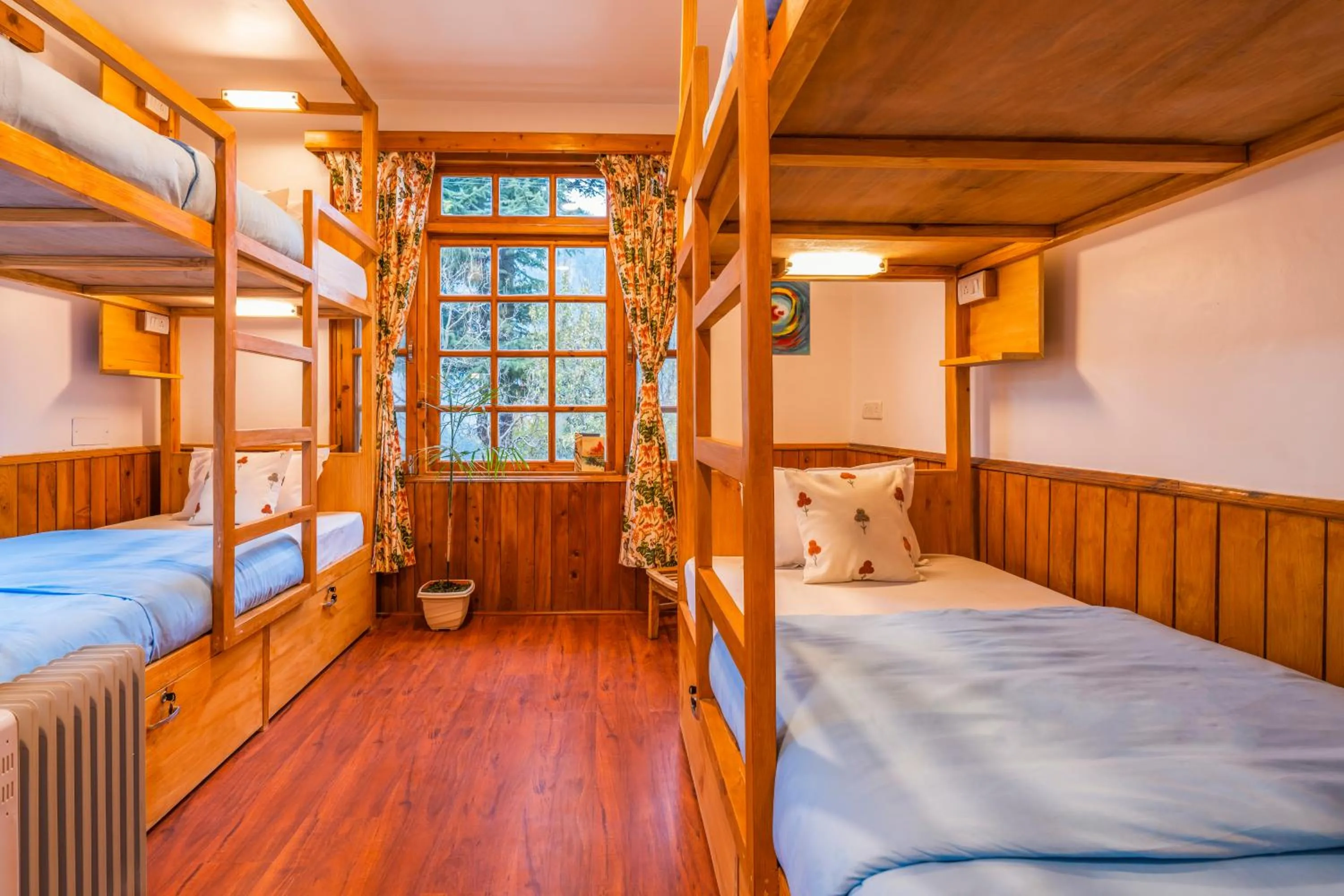 Photo of the whole room, Bed in Zen Manali by Keekoo Stays