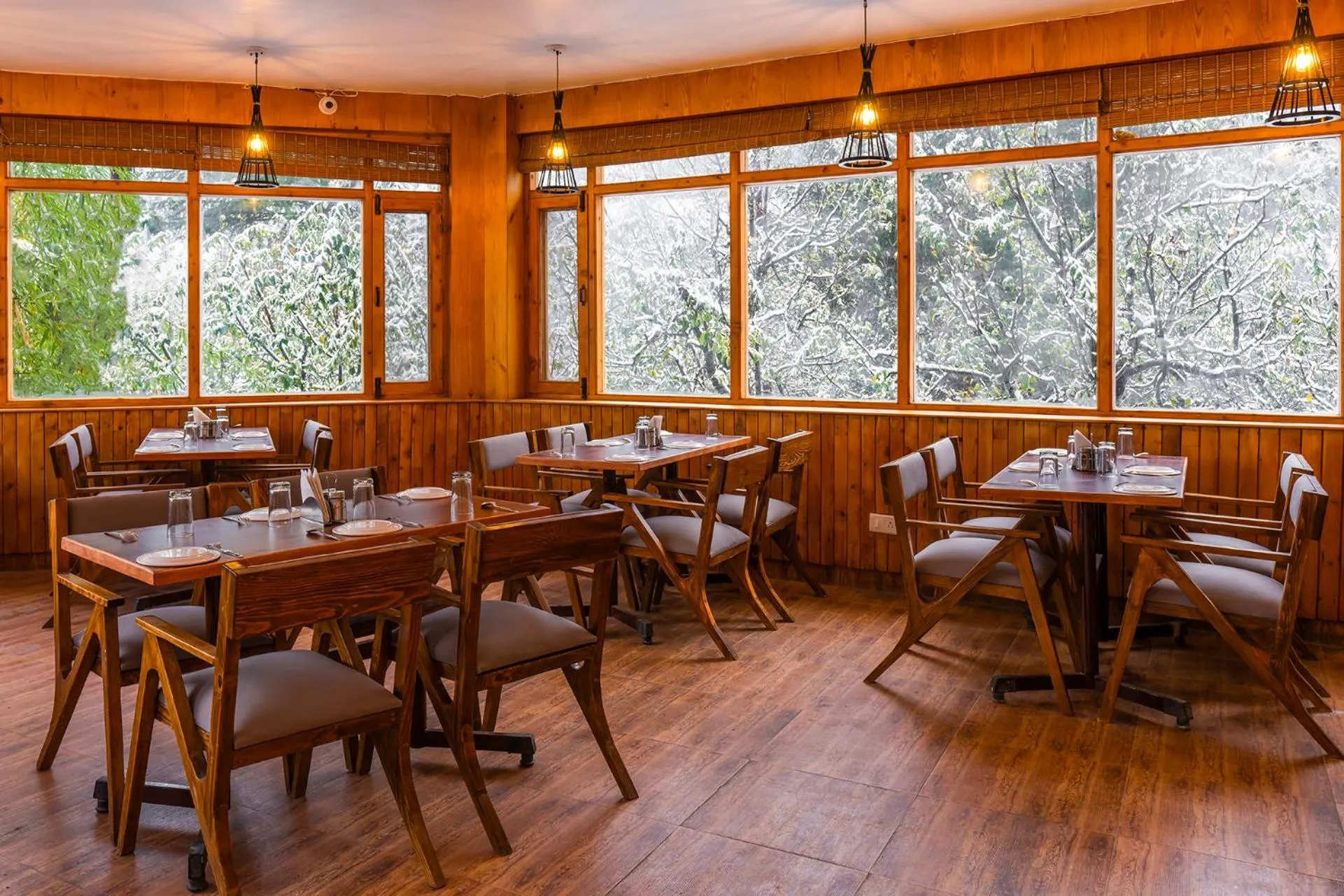 Restaurant/places to eat in Zen Manali by Keekoo Stays