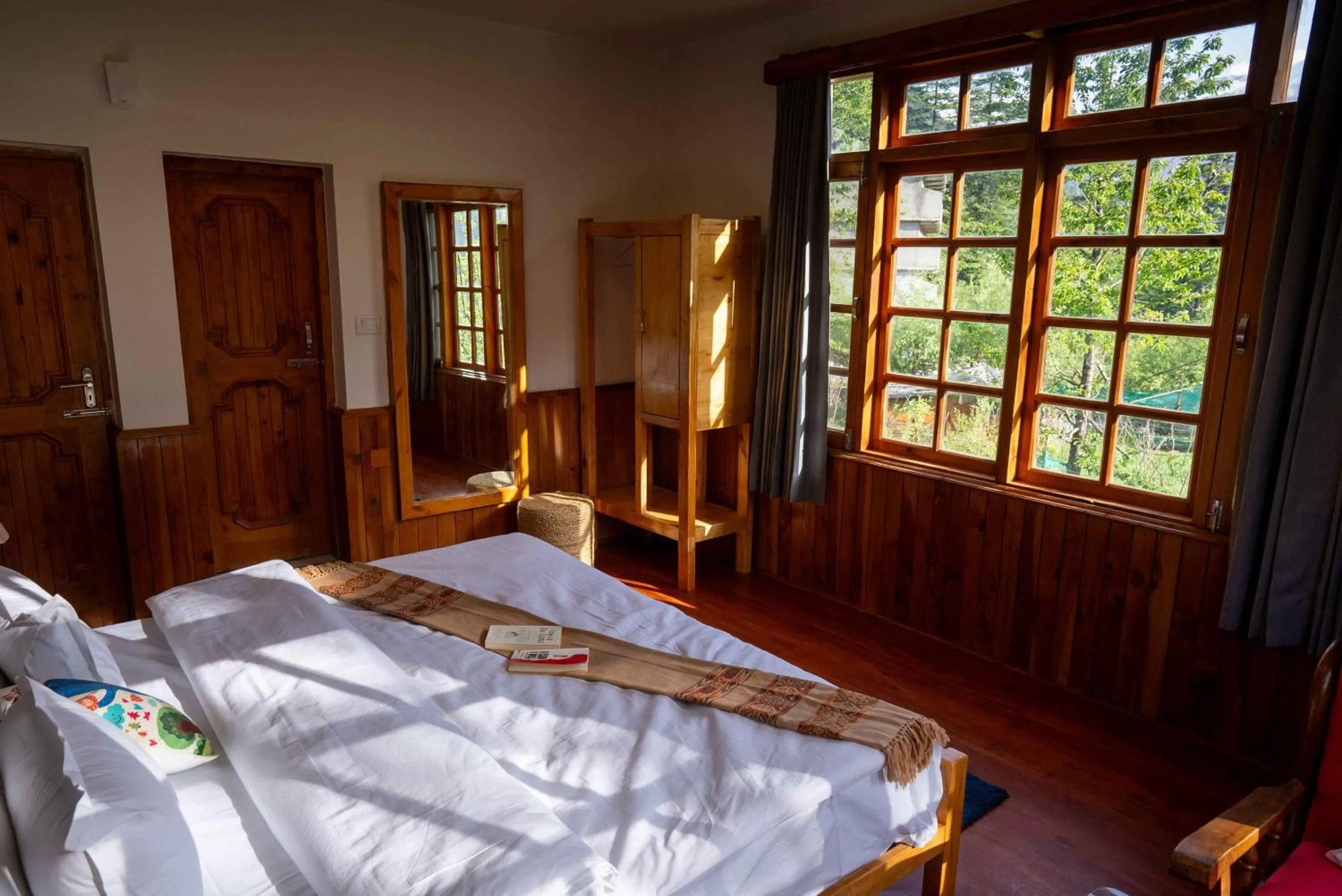 Bedroom, Bed in Zen Manali by Keekoo Stays