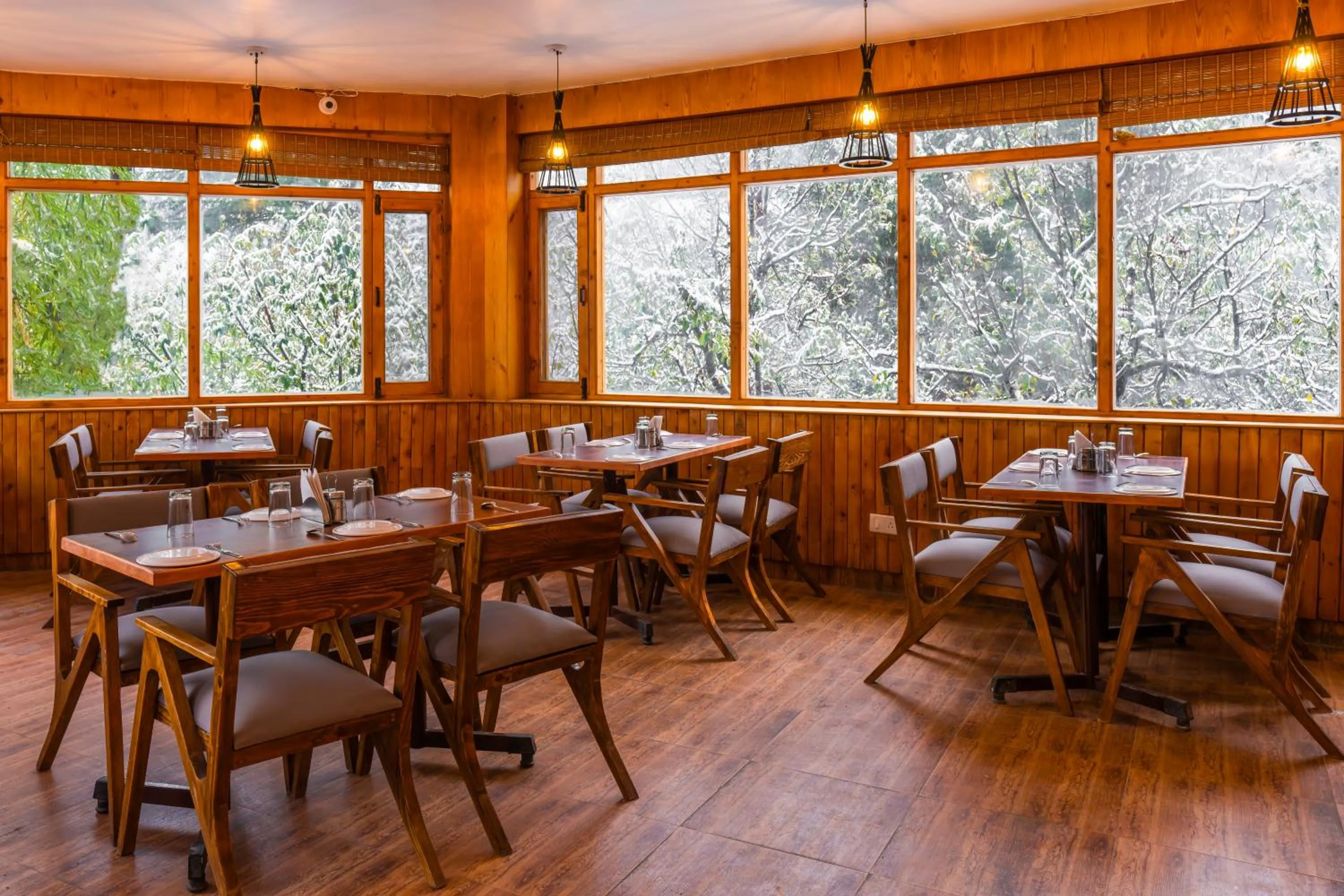 Restaurant/places to eat in Zen Manali by Keekoo Stays