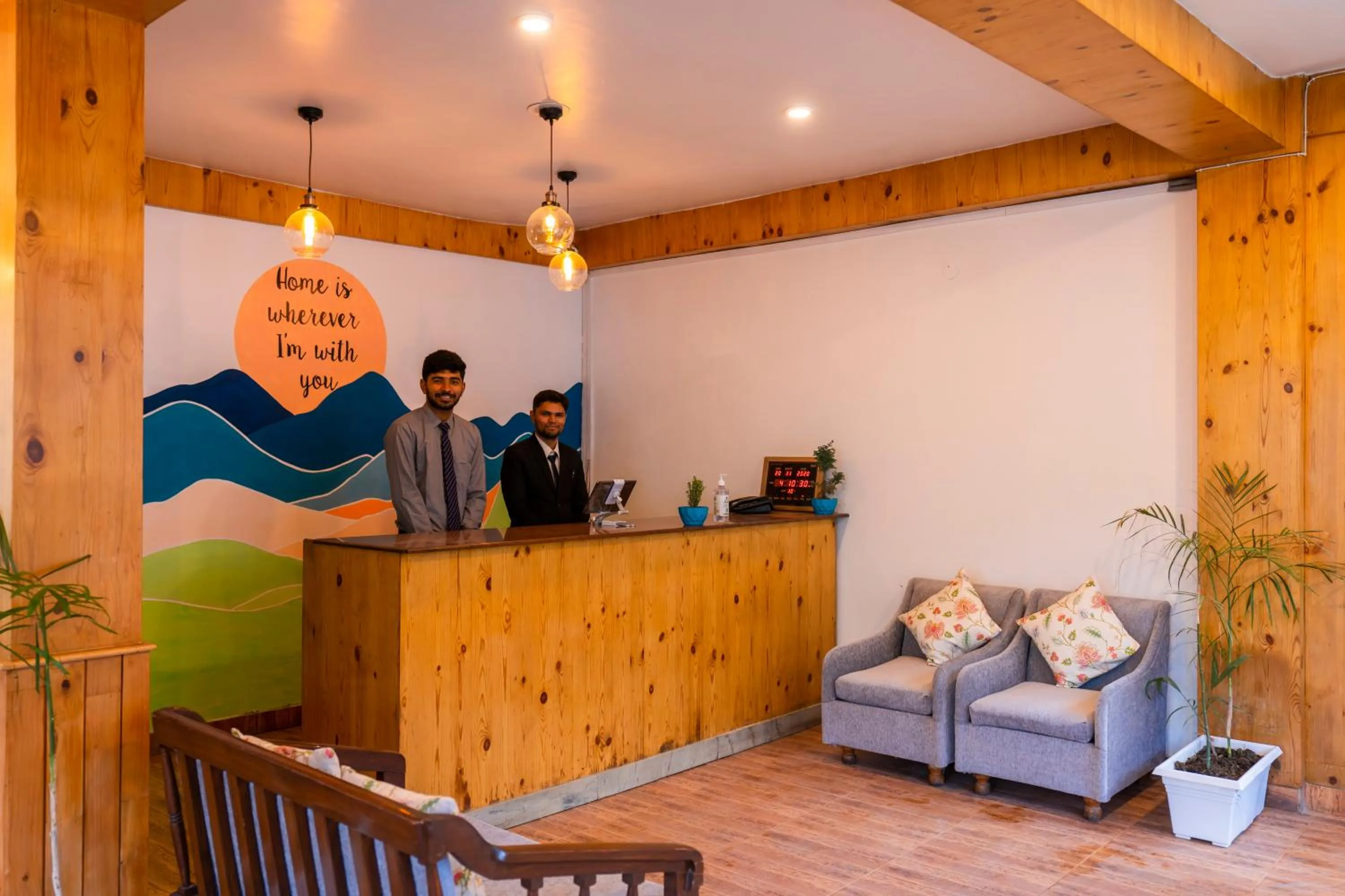 Lobby or reception in Zen Manali by Keekoo Stays