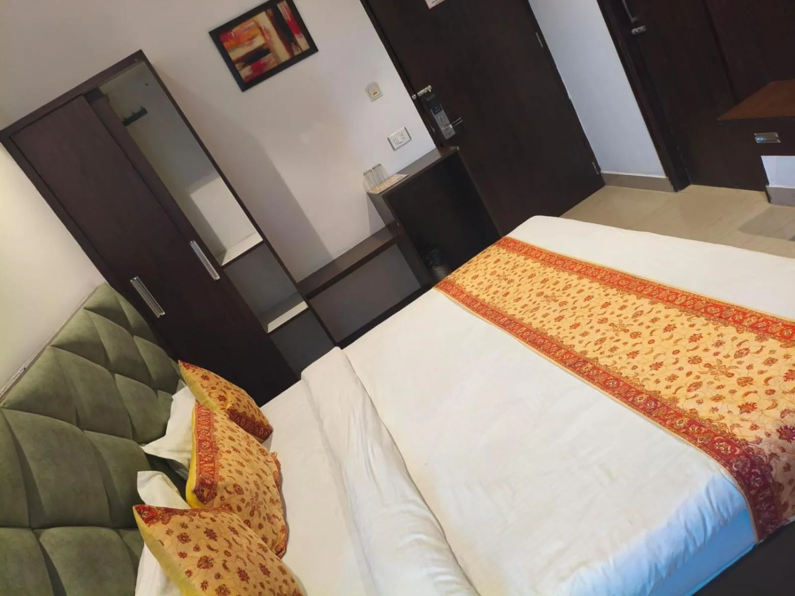 Bedroom, Bed in Luxe Stayz Avi Inn