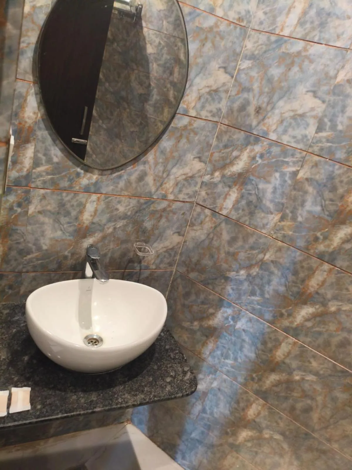 Bathroom in Luxe Stayz Avi Inn