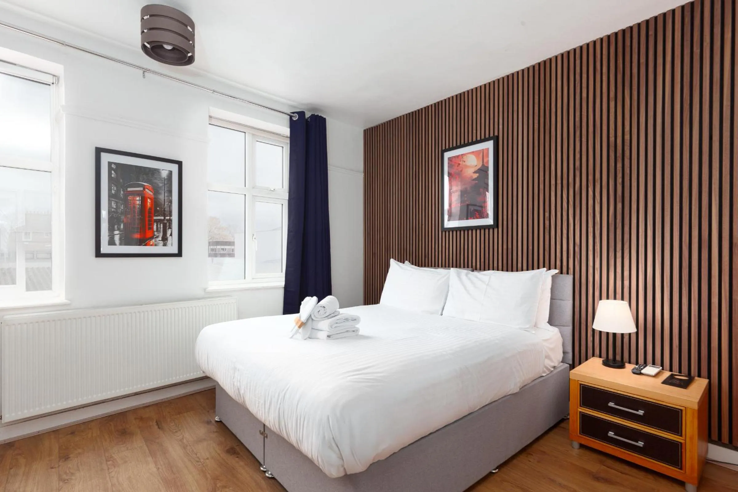 Bed in Argyle Apart Hotel